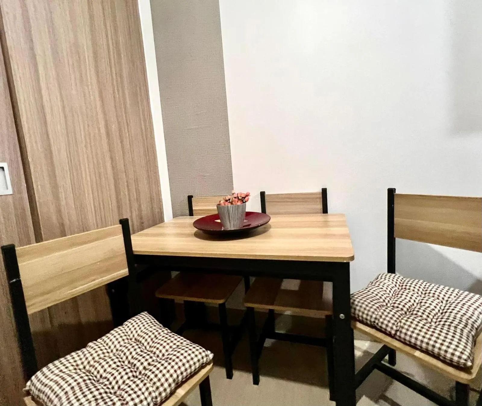 Dining area in Mall Of Asia - Aseana Prime Accommodations