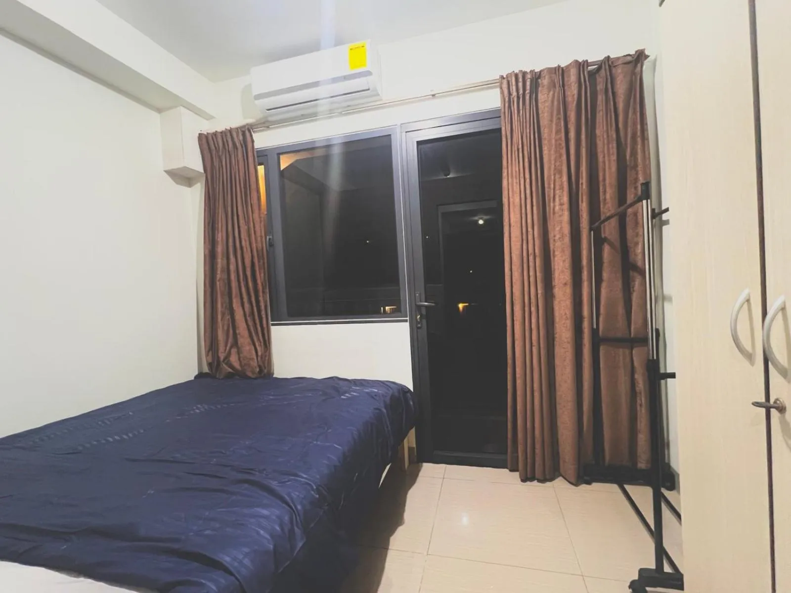 Bedroom, Bed in Mall Of Asia - Aseana Prime Accommodations