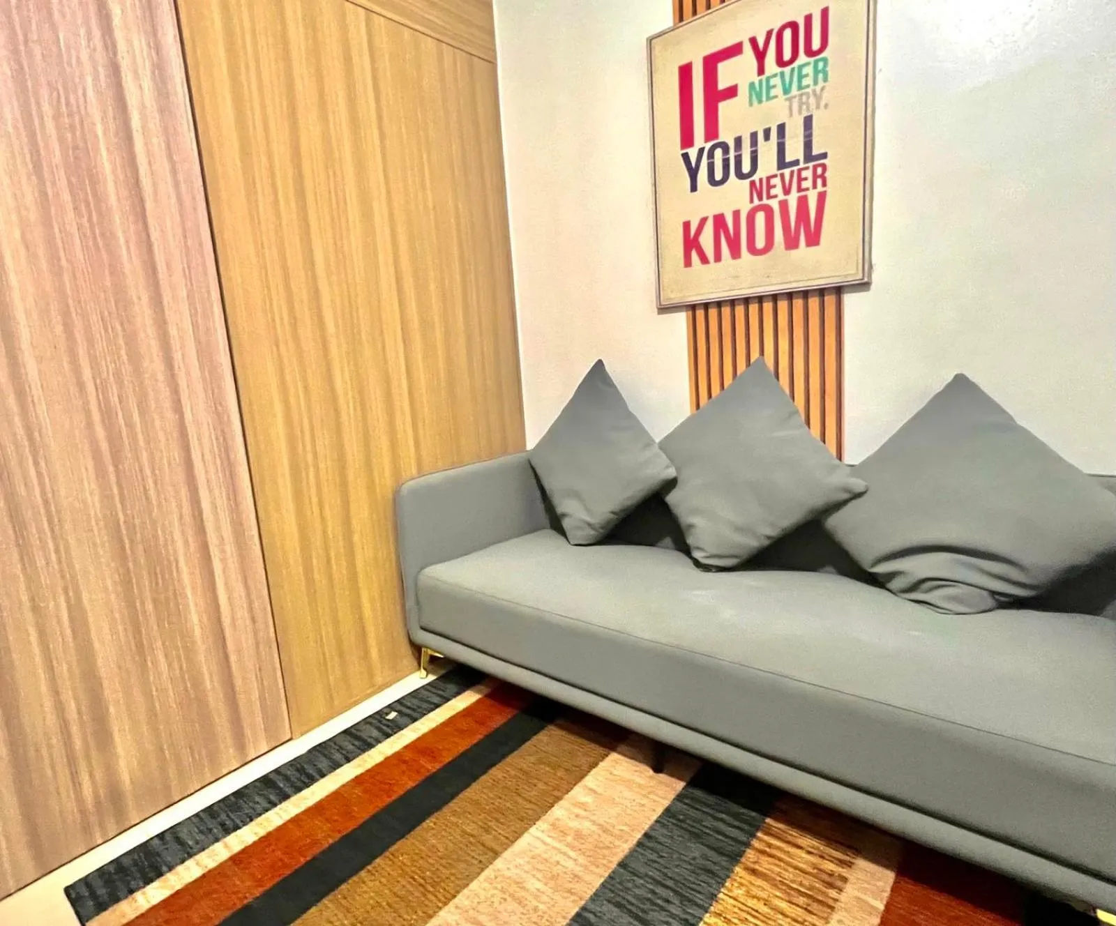 Seating area, Bed in Mall Of Asia - Aseana Prime Accommodations