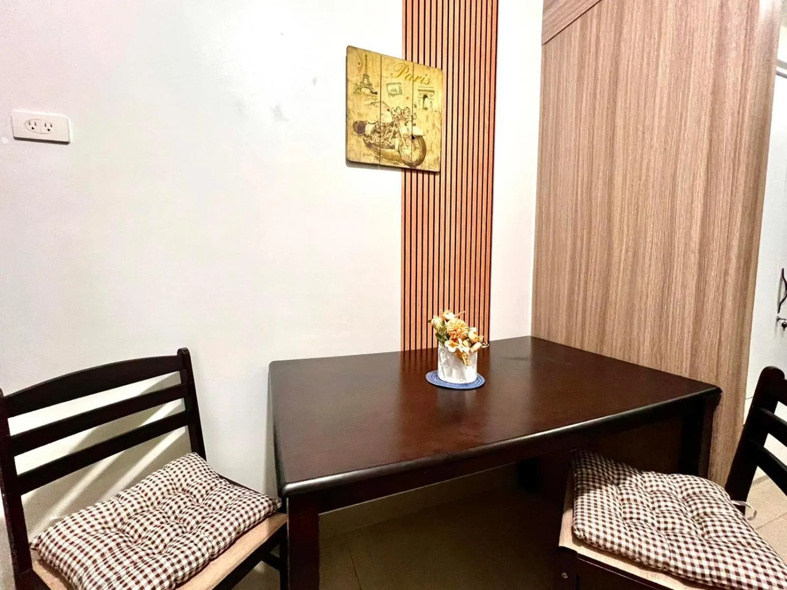 Dining area in Mall Of Asia - Aseana Prime Accommodations