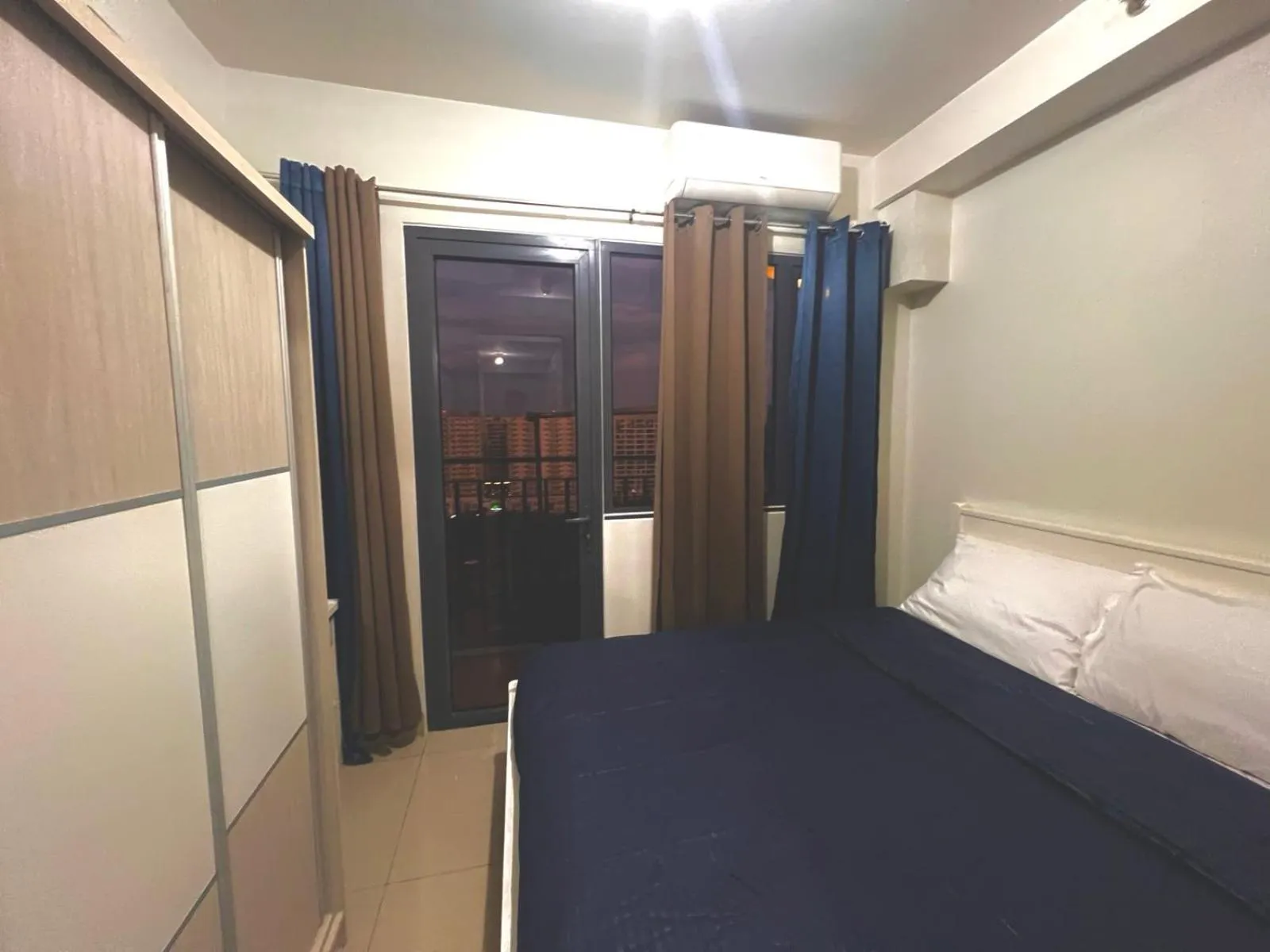 Bedroom, Bed in Mall Of Asia - Aseana Prime Accommodations