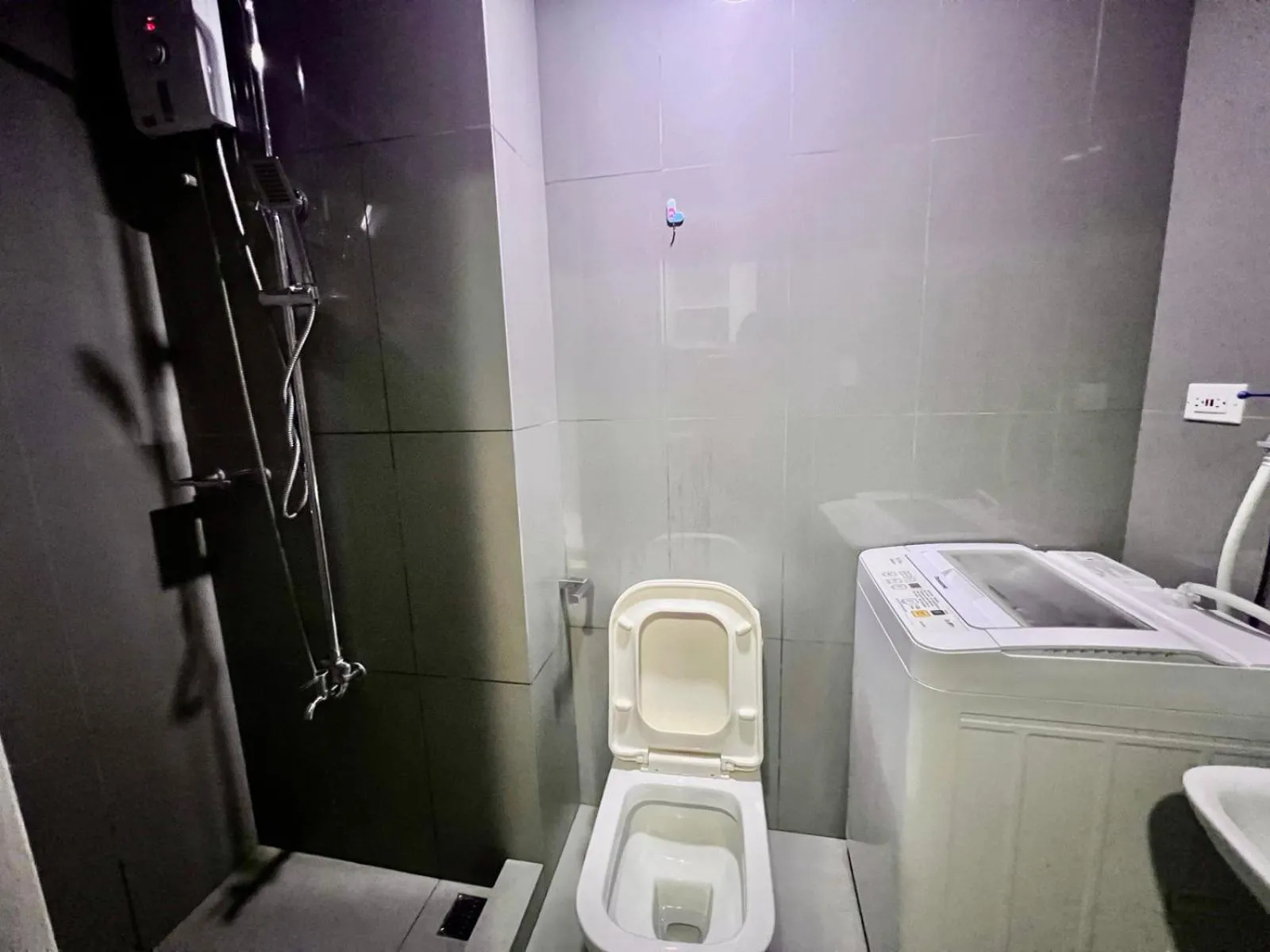 Toilet in Makati Business District Residences