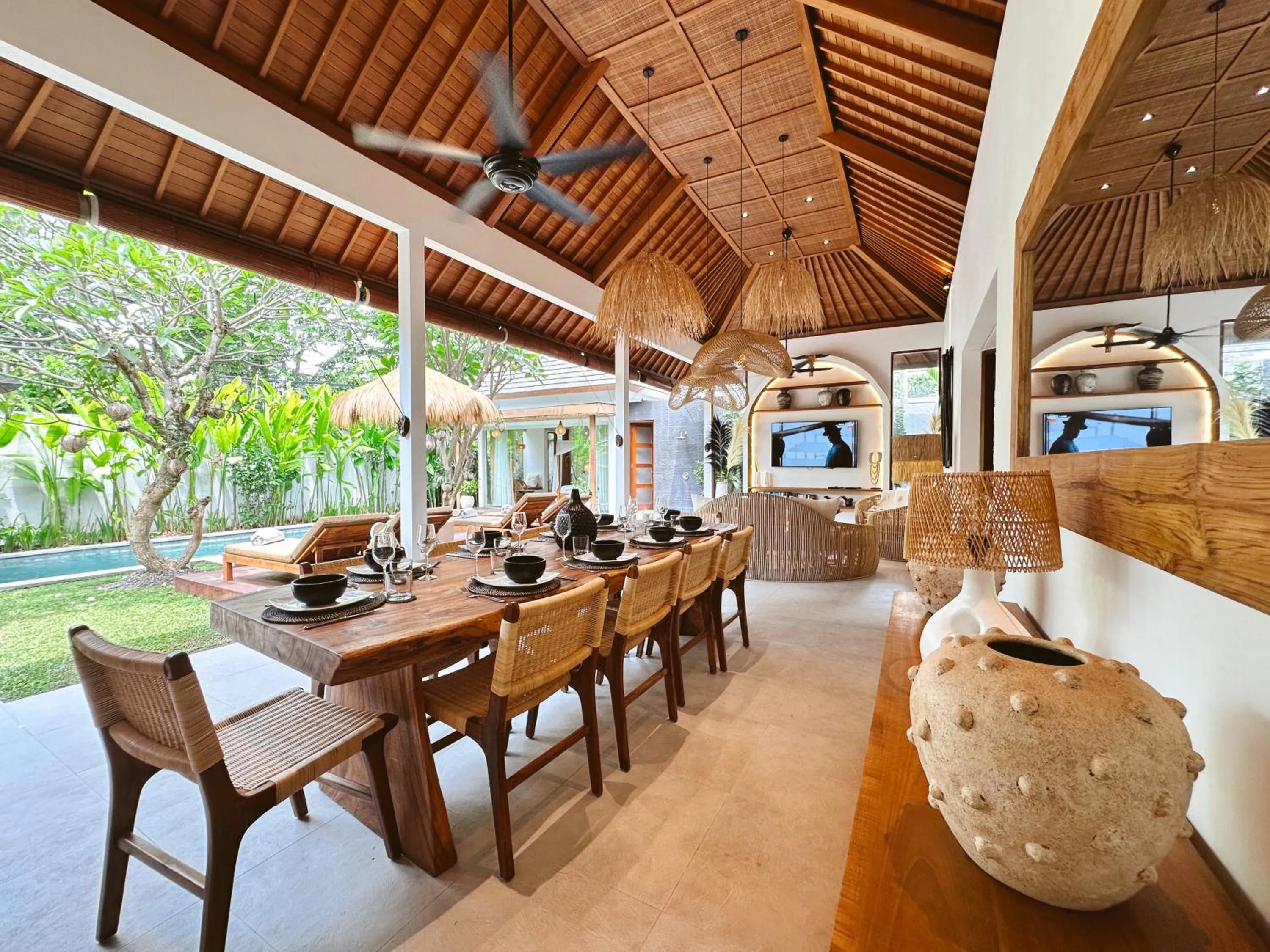 Dining area in Villa Pacha Seminyak