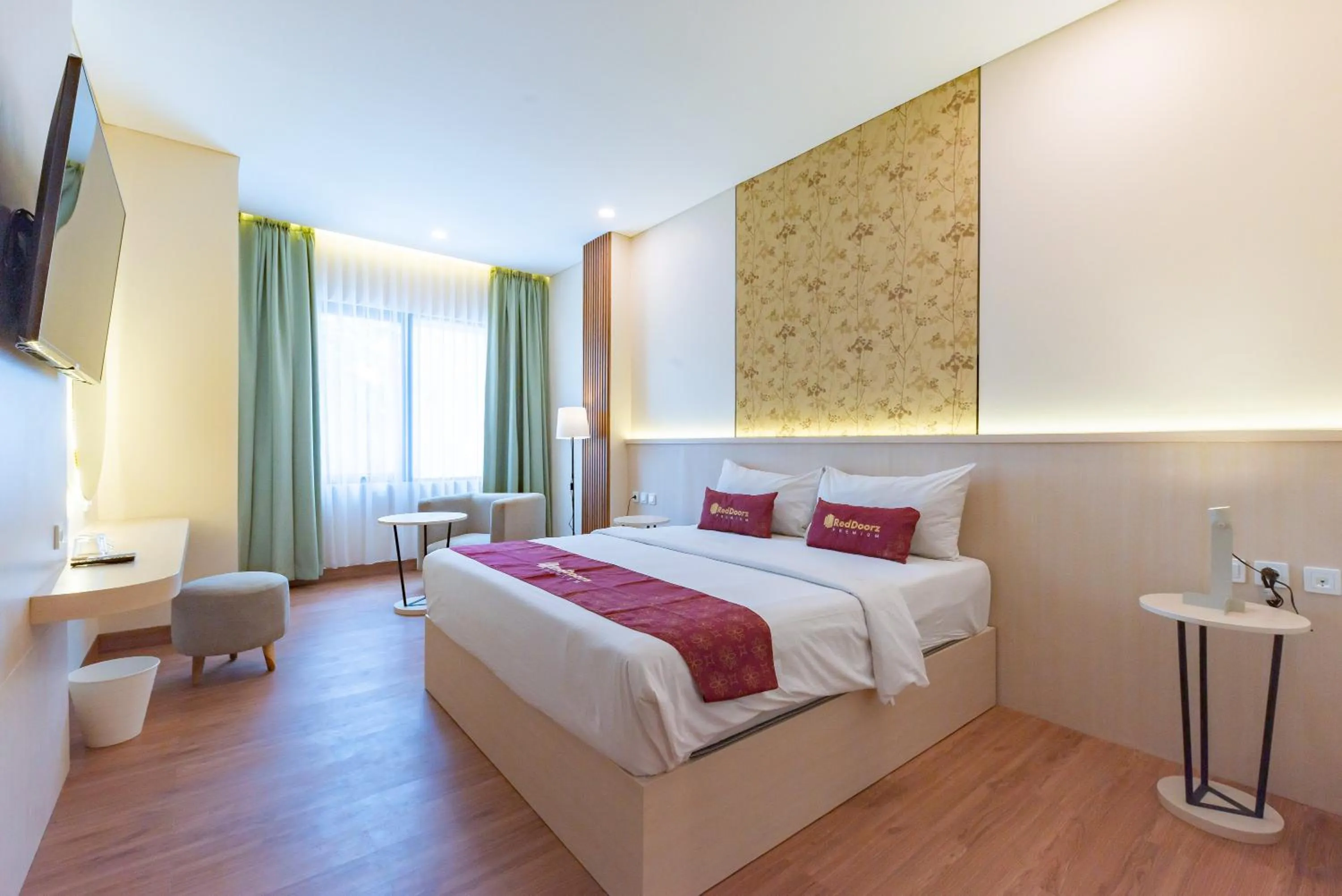 Bedroom, Bed in RedDoorz Premium near Paris Van Java Mall