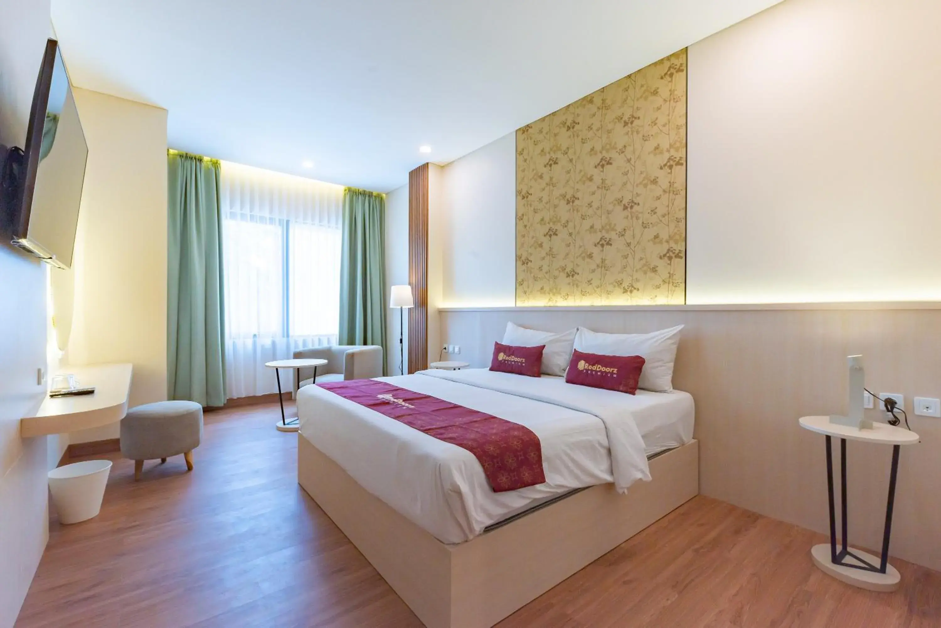 Bedroom, Bed in RedDoorz Premium near Paris Van Java Mall Bedroom, Bed in RedDoorz Premium near Paris Van Java Mall
