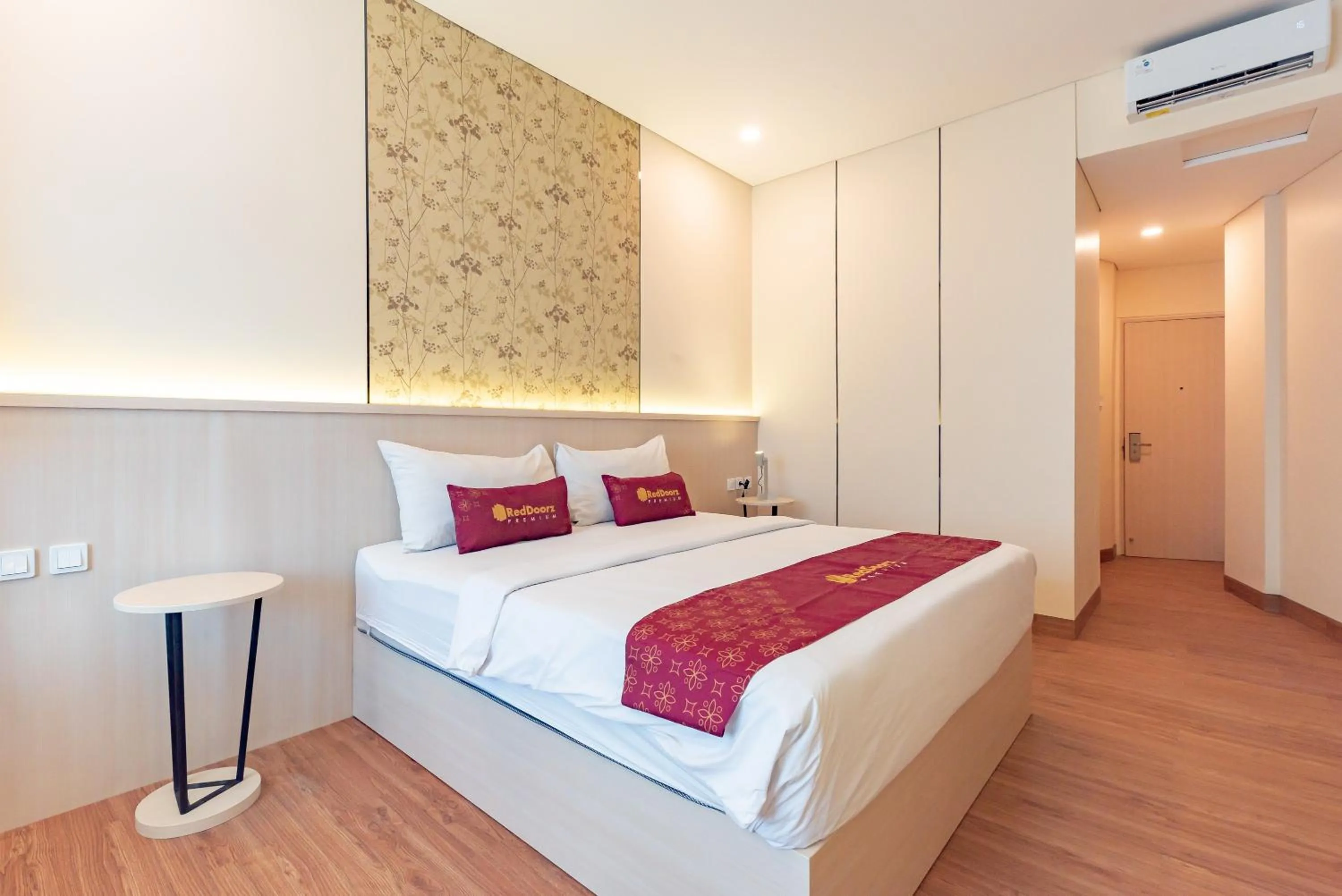 Bedroom, Bed in RedDoorz Premium near Paris Van Java Mall