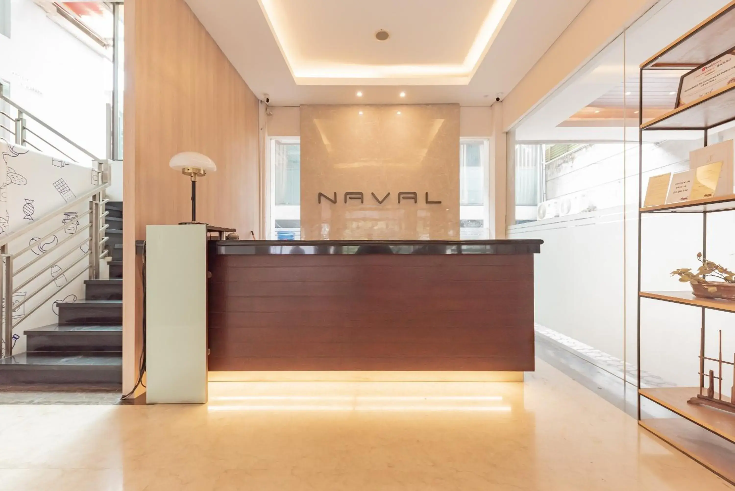 Lobby or reception in RedDoorz Premium near Paris Van Java Mall Lobby or reception in RedDoorz Premium near Paris Van Java Mall