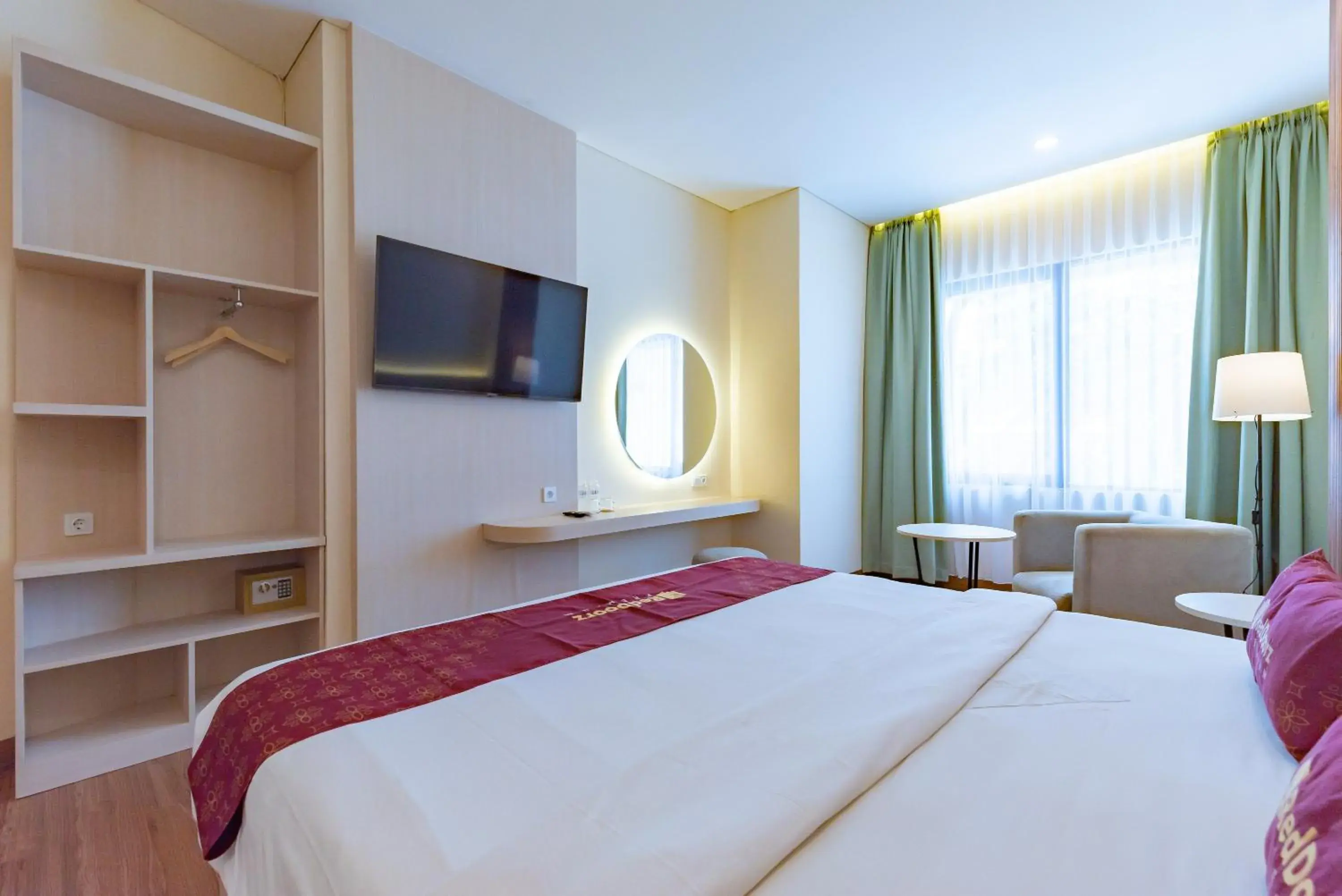 Bedroom, Bed in RedDoorz Premium near Paris Van Java Mall Bedroom, Bed in RedDoorz Premium near Paris Van Java Mall