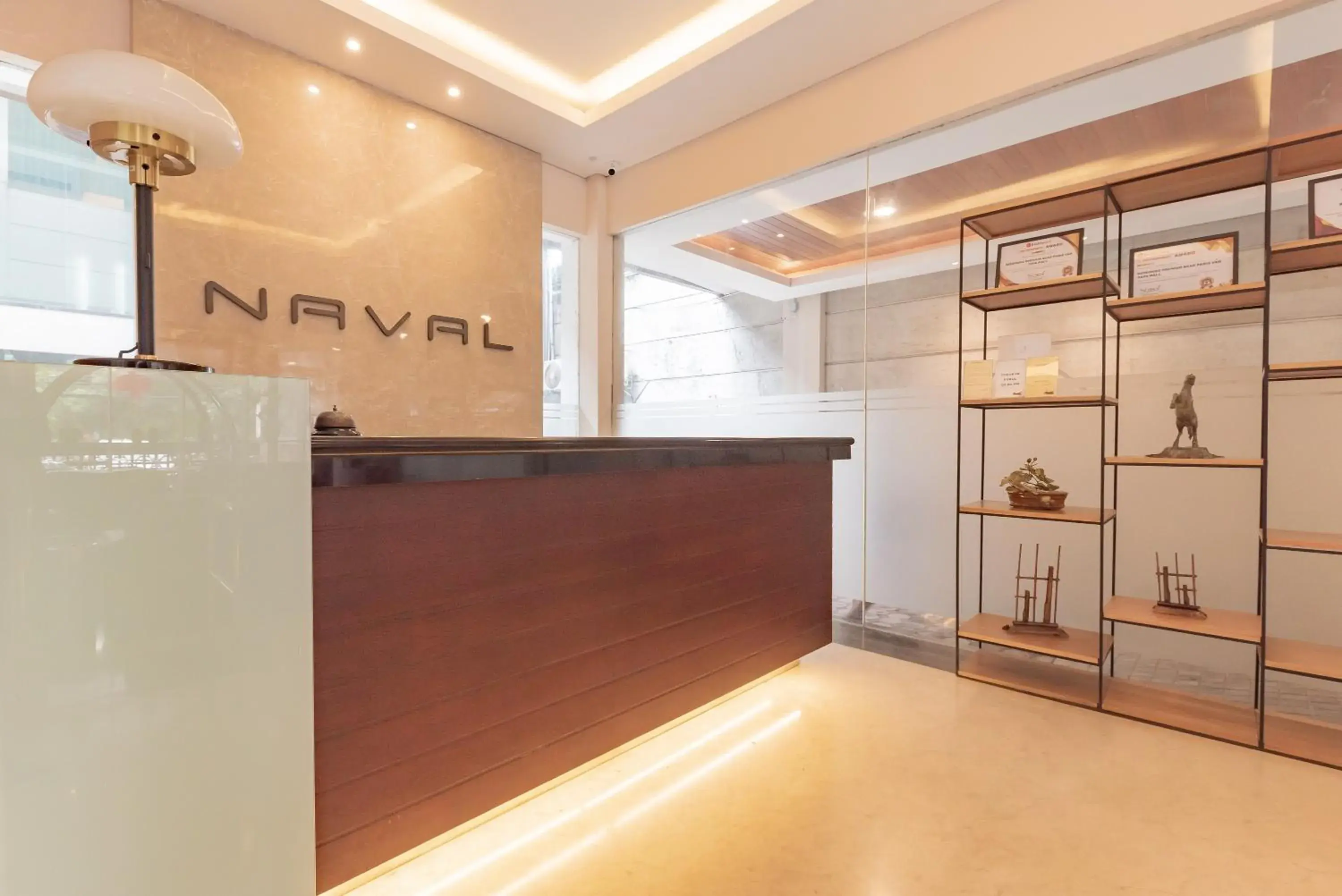 Lobby or reception in RedDoorz Premium near Paris Van Java Mall Lobby or reception in RedDoorz Premium near Paris Van Java Mall