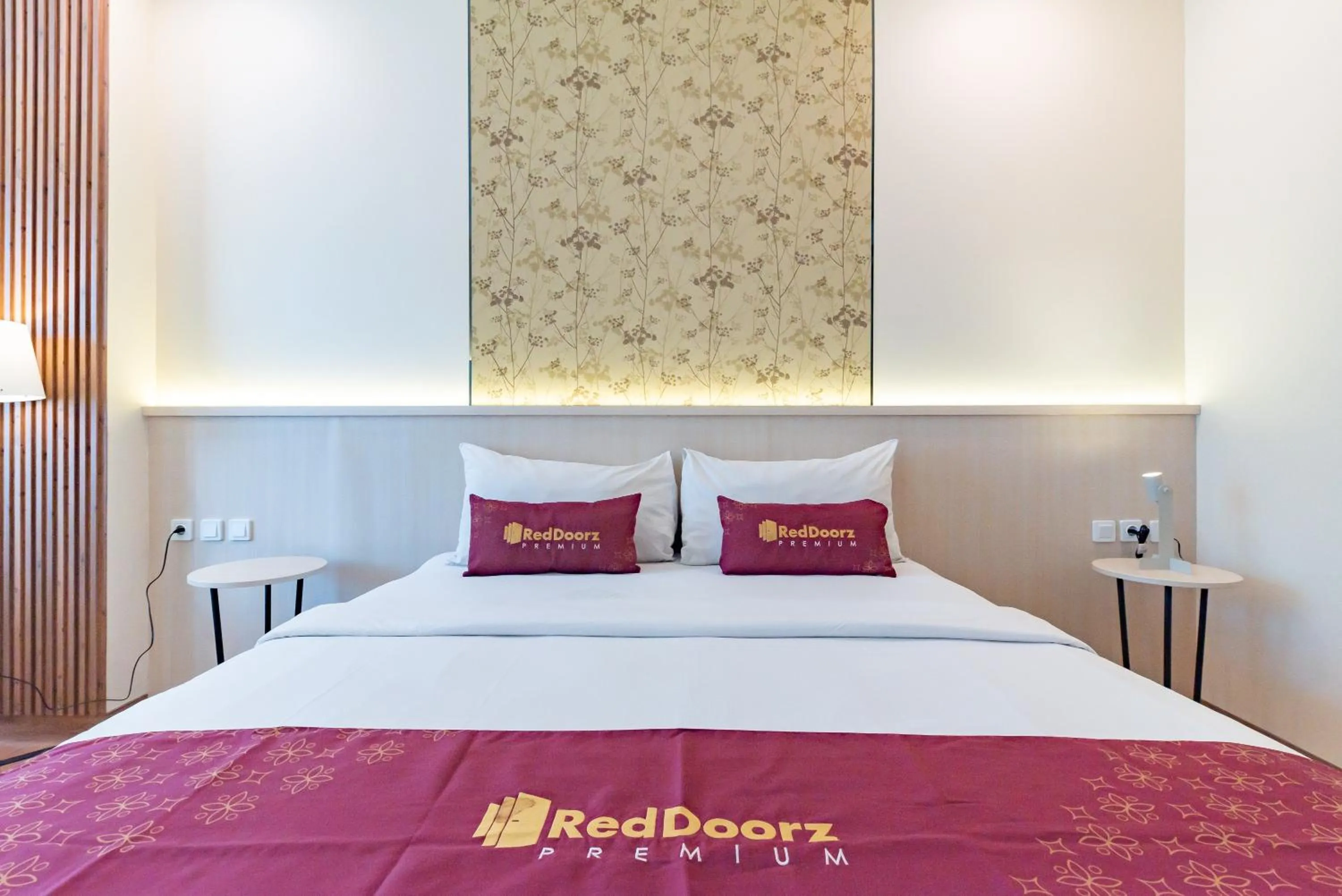 Bedroom, Bed in RedDoorz Premium near Paris Van Java Mall