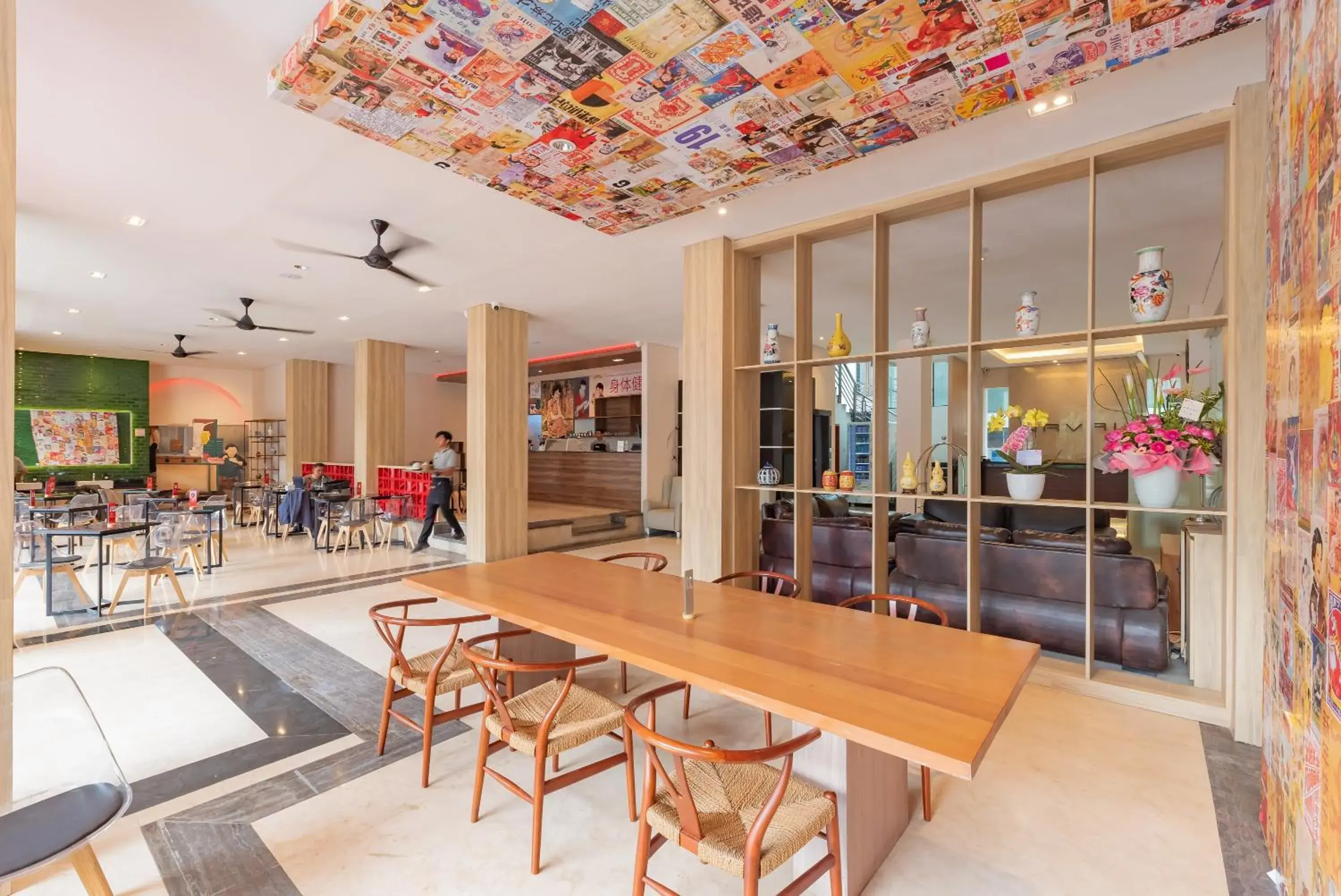 Restaurant/places to eat in RedDoorz Premium near Paris Van Java Mall Restaurant/places to eat in RedDoorz Premium near Paris Van Java Mall