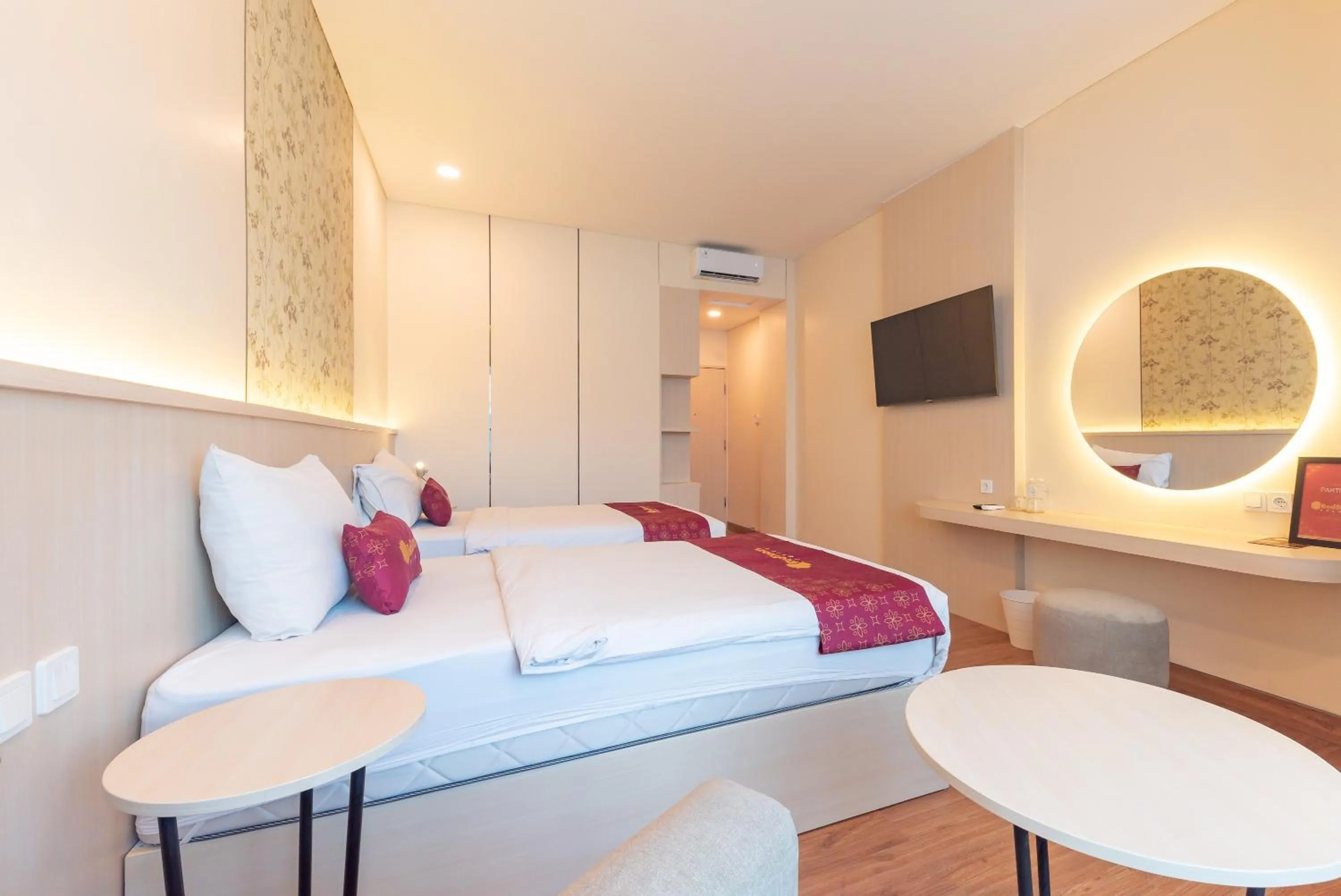 Bedroom, Bed in RedDoorz Premium near Paris Van Java Mall