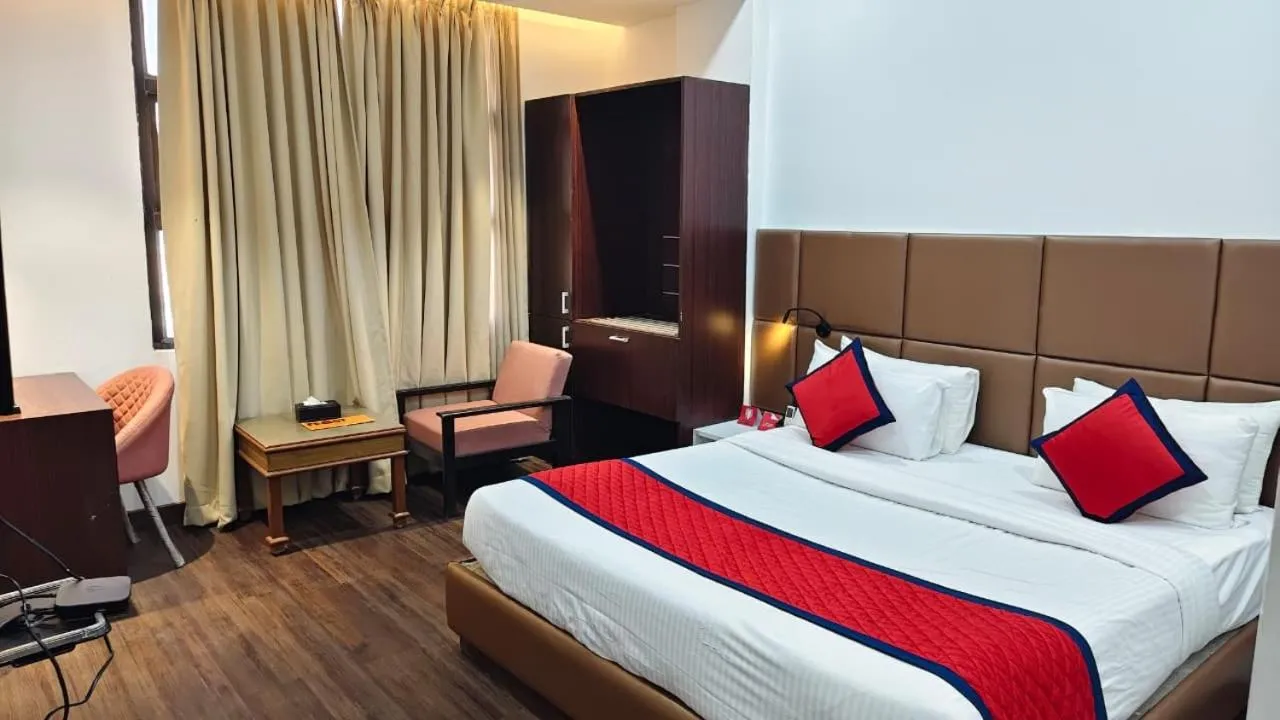 Superior King Room - single occupancy in Spree Manor Hotel
