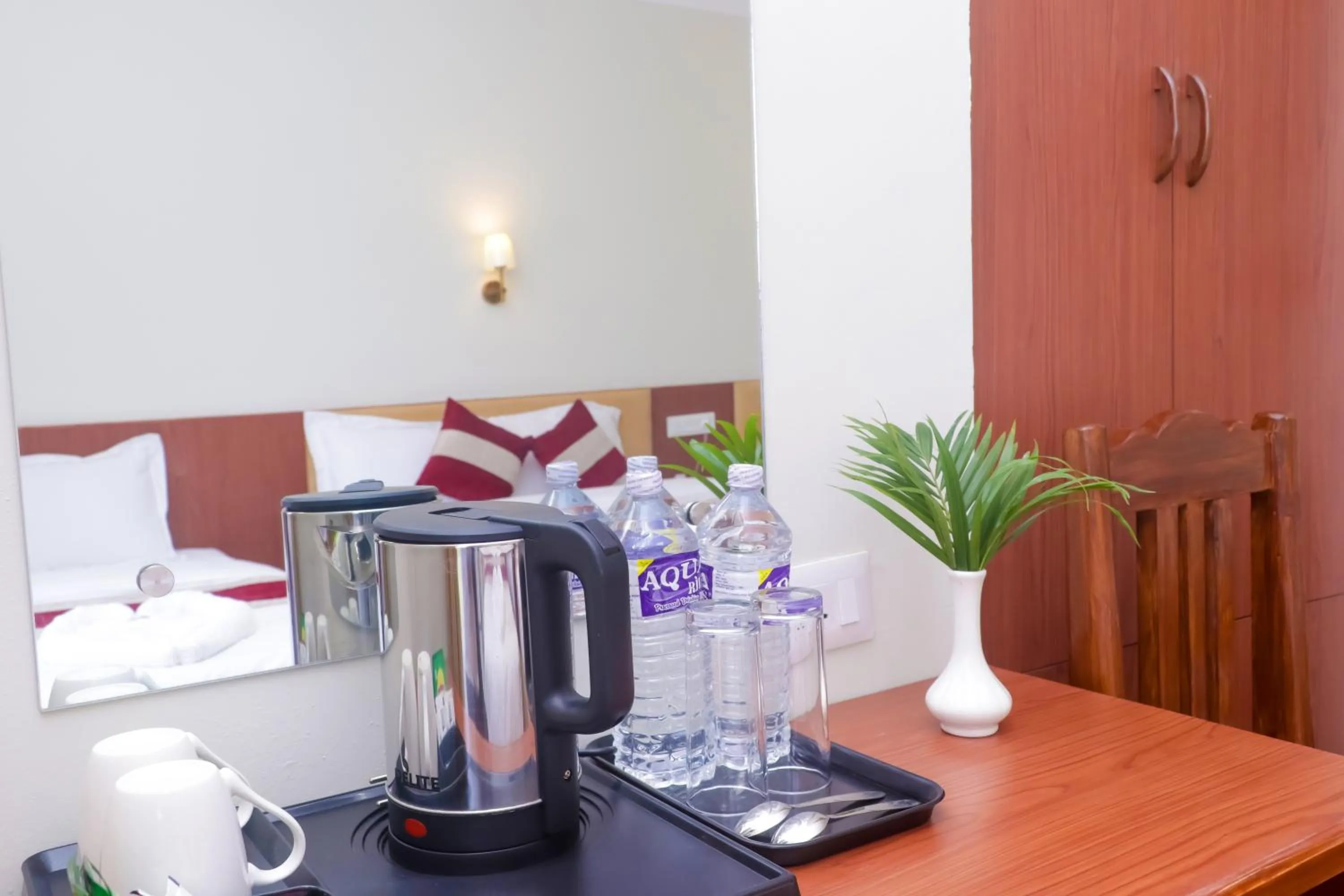 Coffee/tea facilities, Bed in Hotel Yatra Sauraha Pvt Ltd