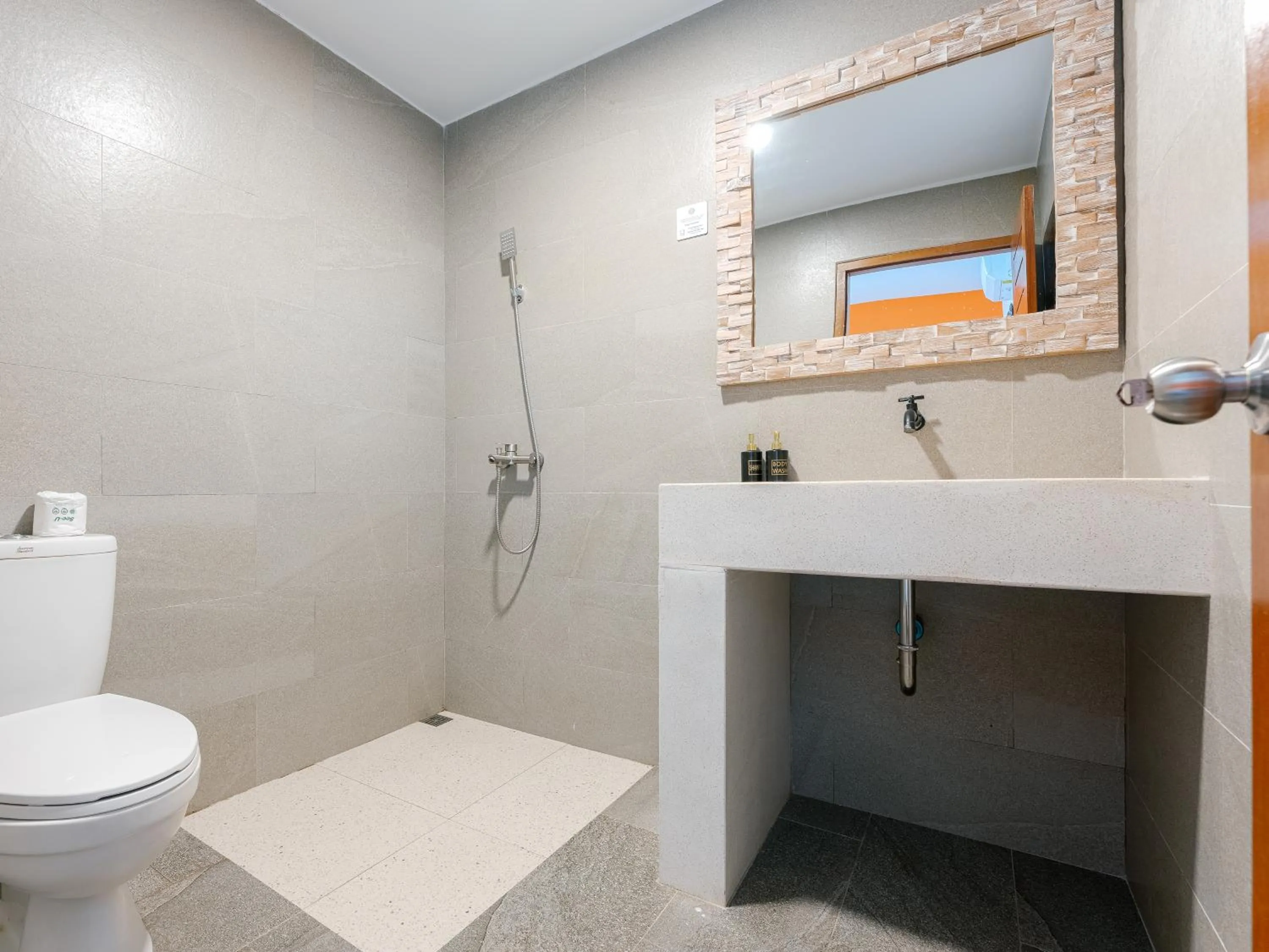 Shower in Bubu Homestay Tulamben