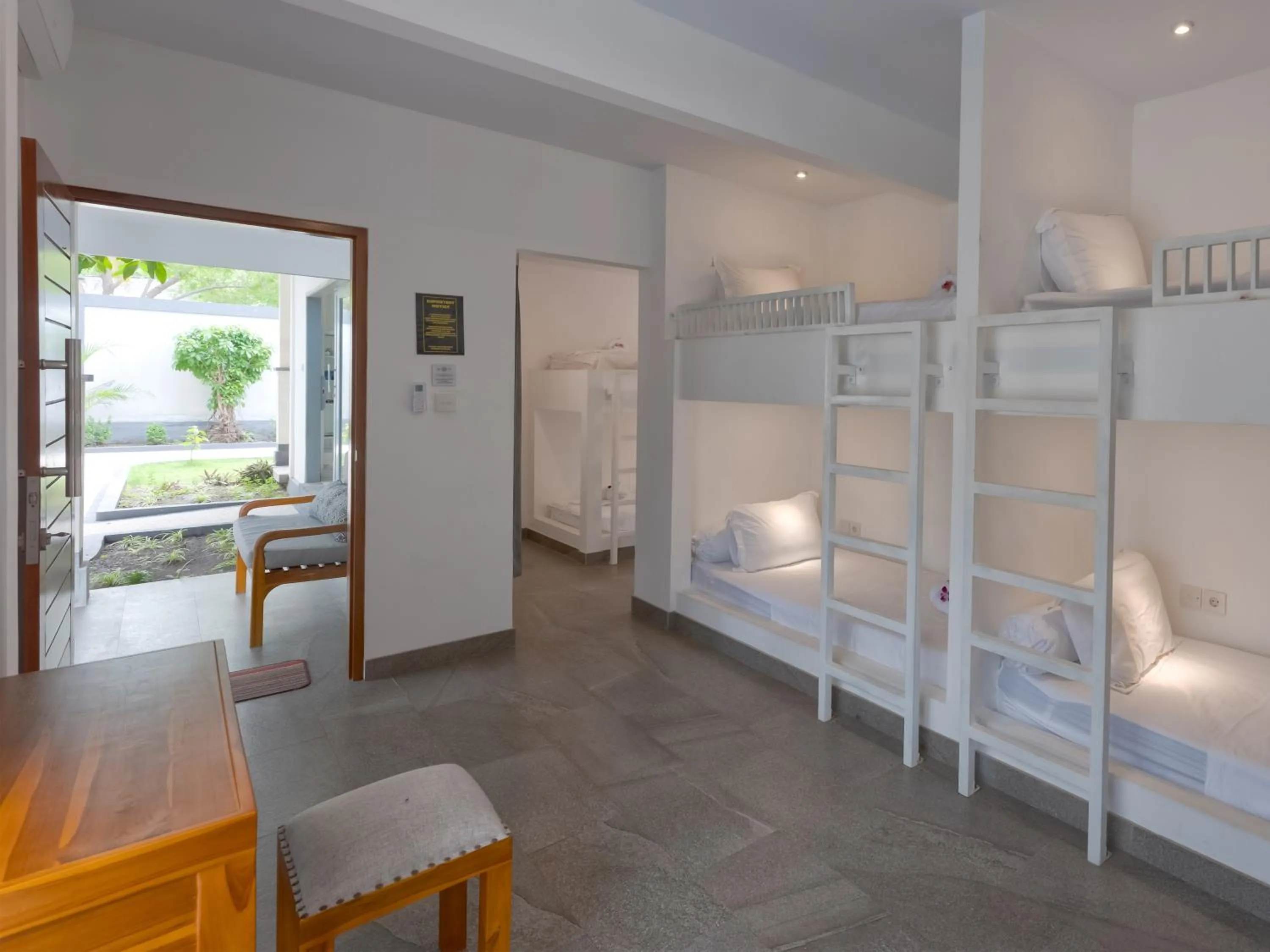 Photo of the whole room, Bed in Bubu Homestay Tulamben