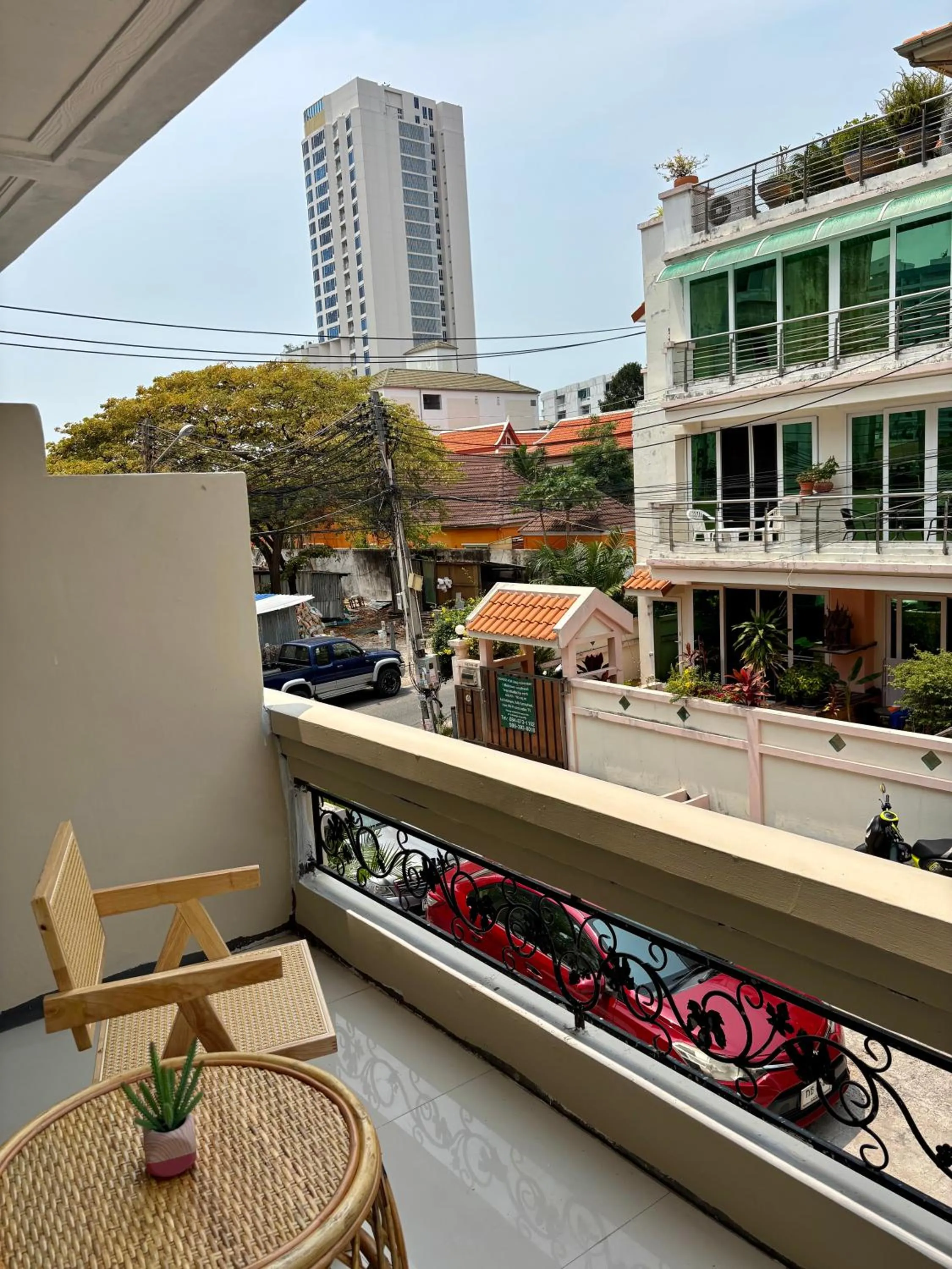 Balcony/Terrace in Charm Hostel at Pratumnak