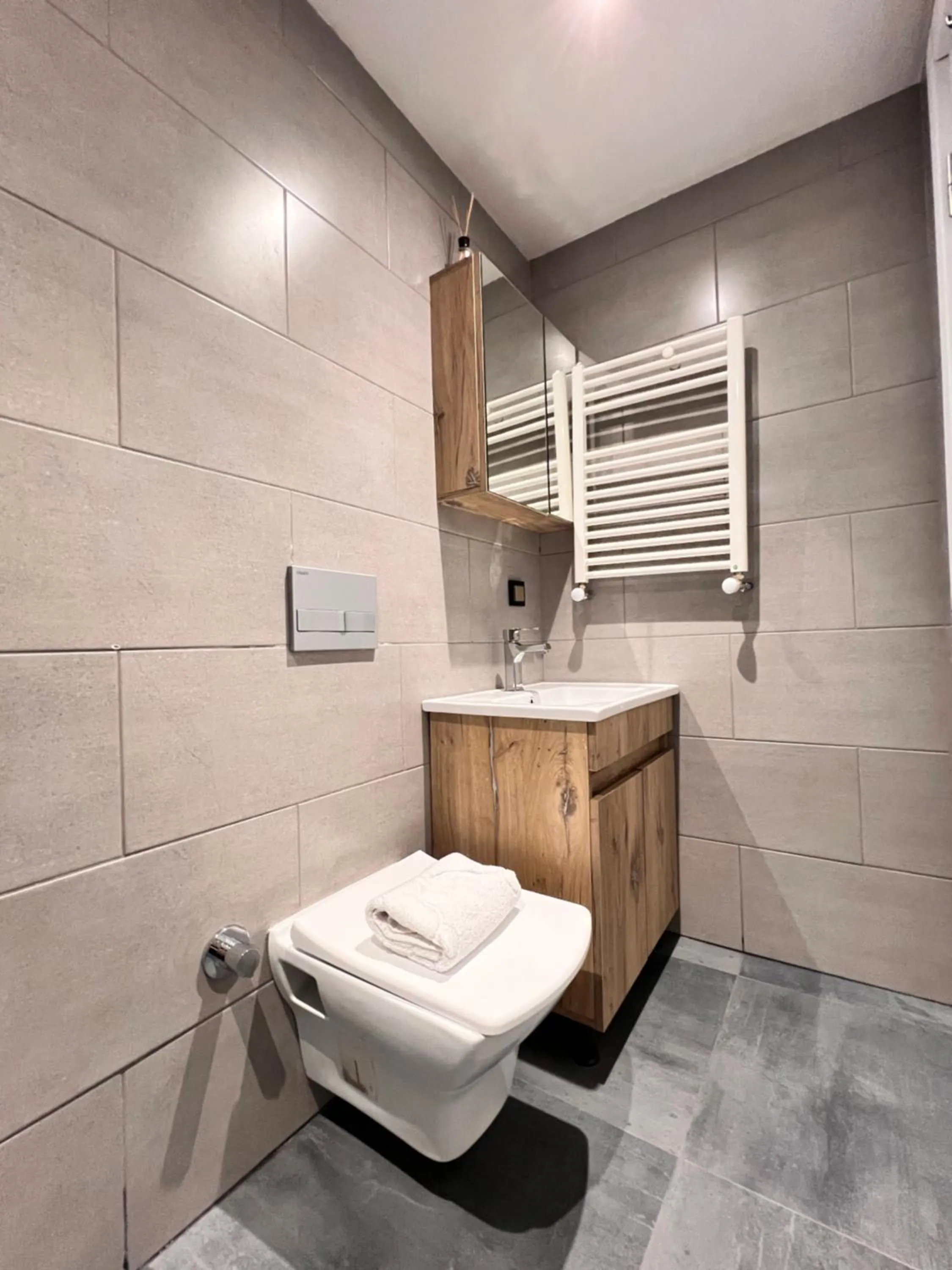 Shower in The Bail Hotel