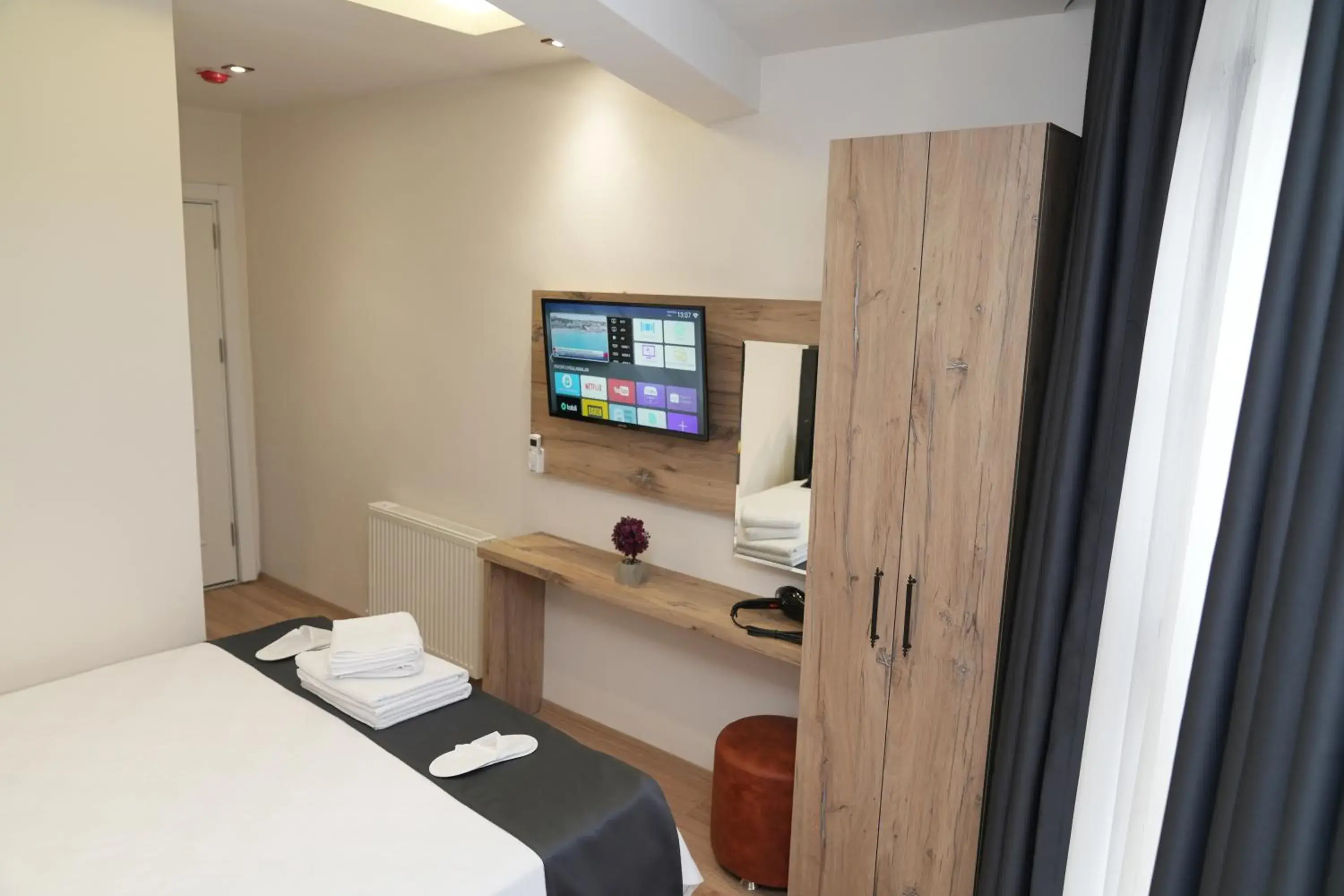 TV and multimedia, Bed in The Bail Hotel TV and multimedia, Bed in The Bail Hotel