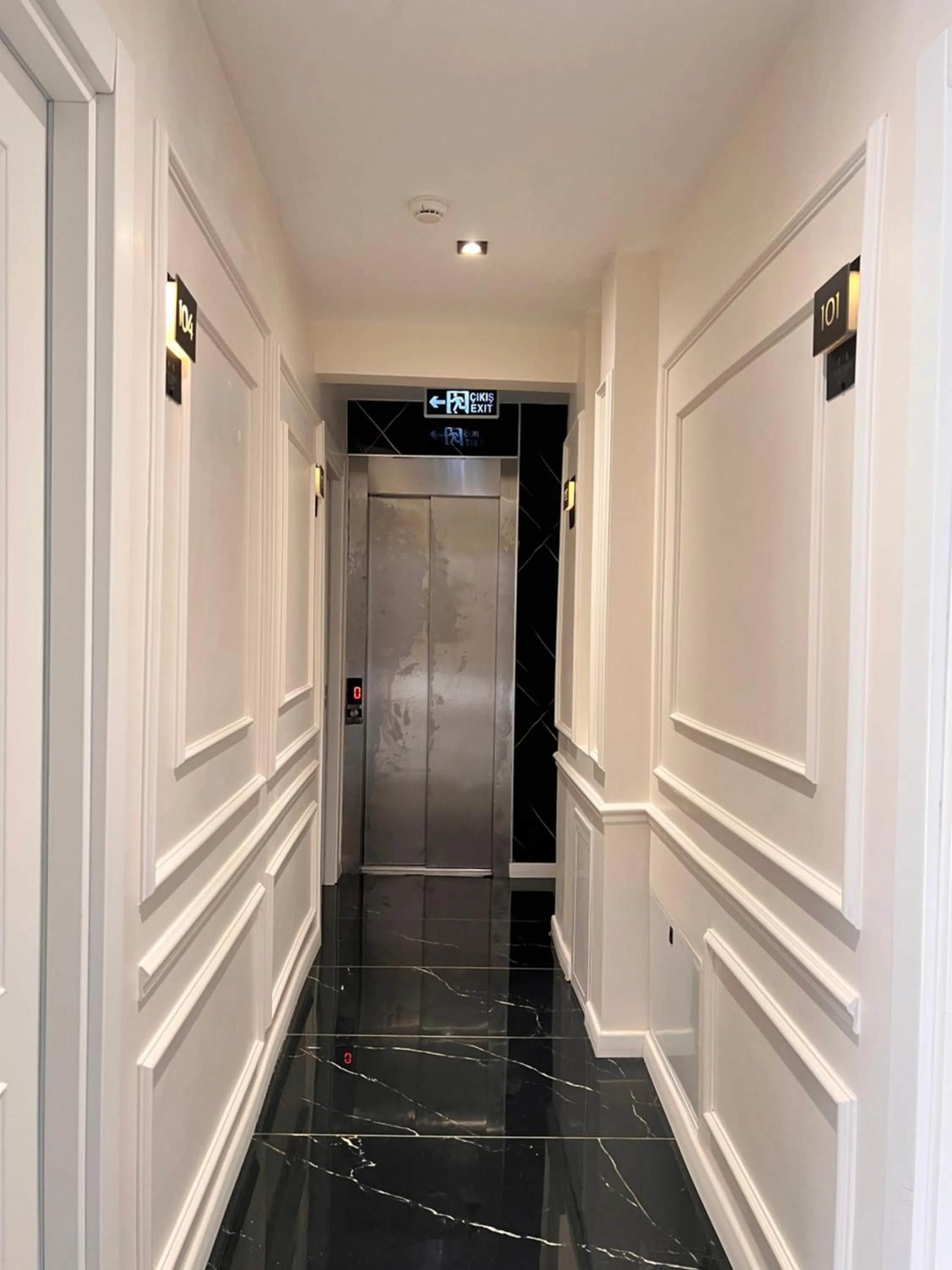 elevator in The Bail Hotel