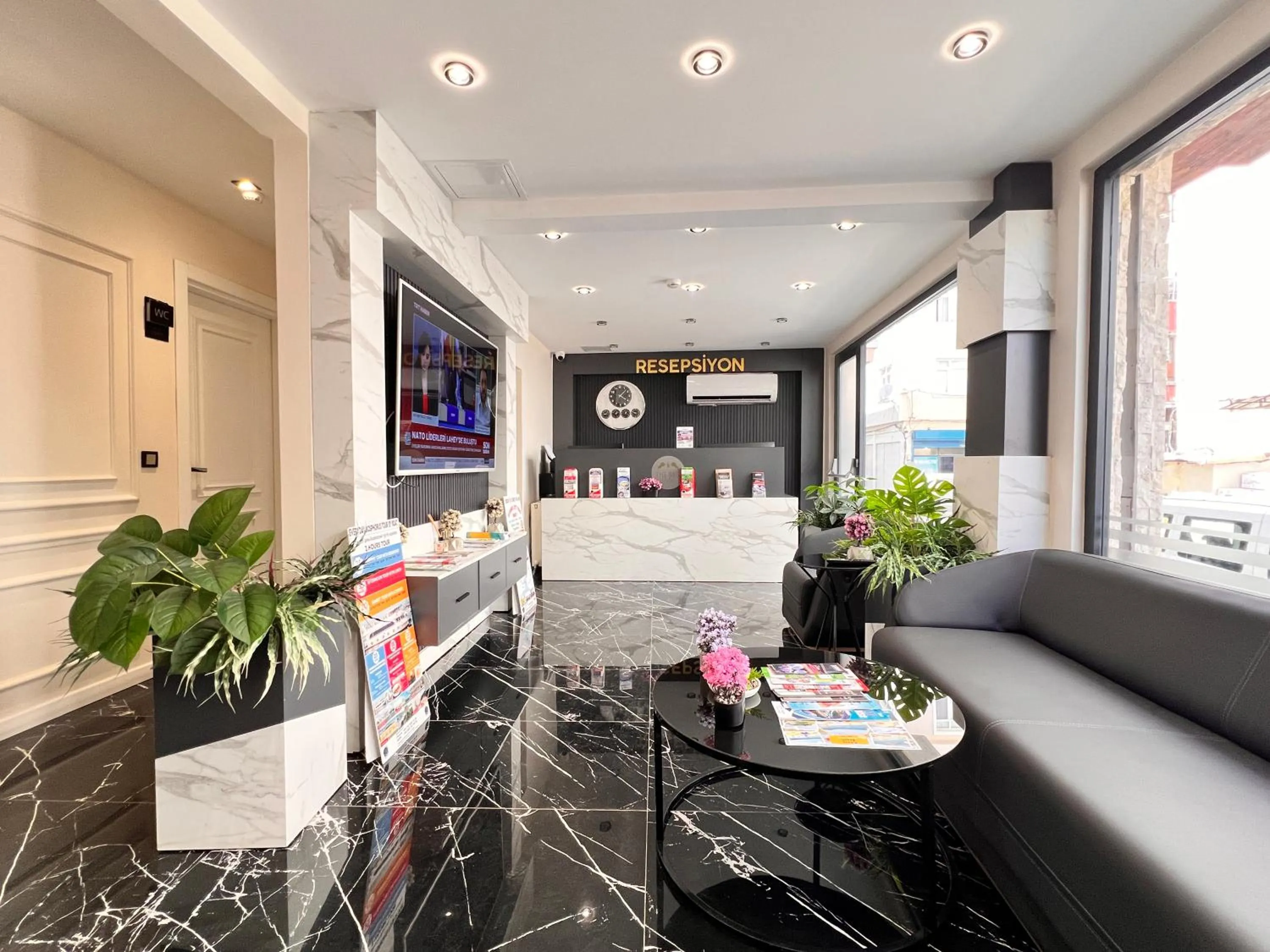 Lobby or reception in The Bail Hotel