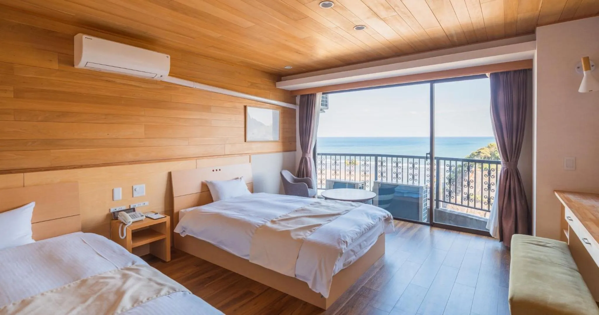 Photo of the whole room, Bed in Hotel SEASONS NICHINAN