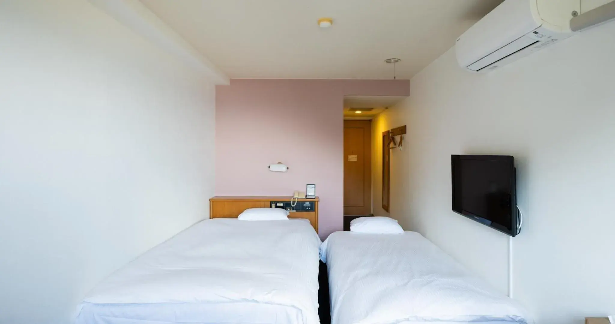 Economy Twin Room in Hotel SEASONS NICHINAN Economy Twin Room in Hotel SEASONS NICHINAN