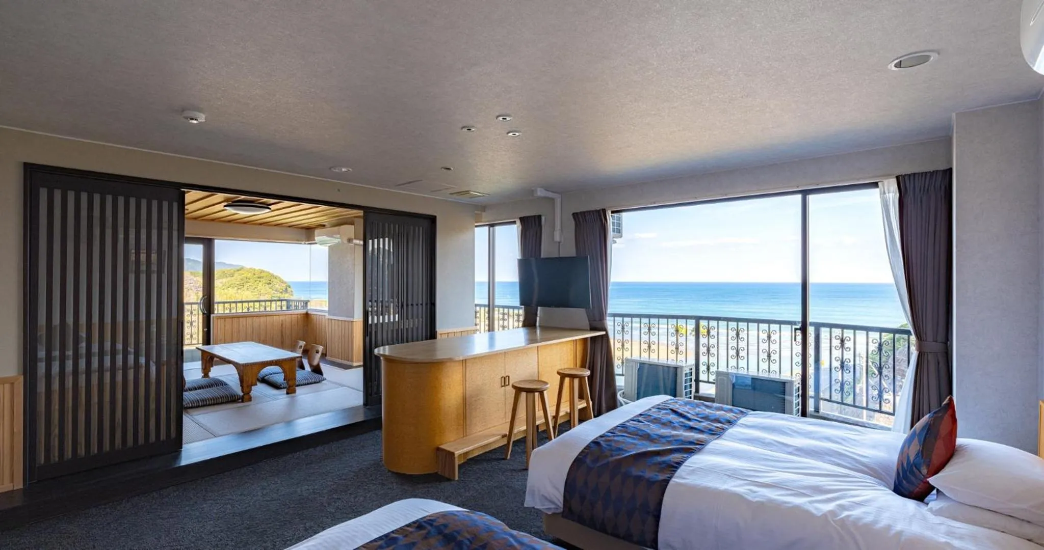 Photo of the whole room, Bed in Hotel SEASONS NICHINAN