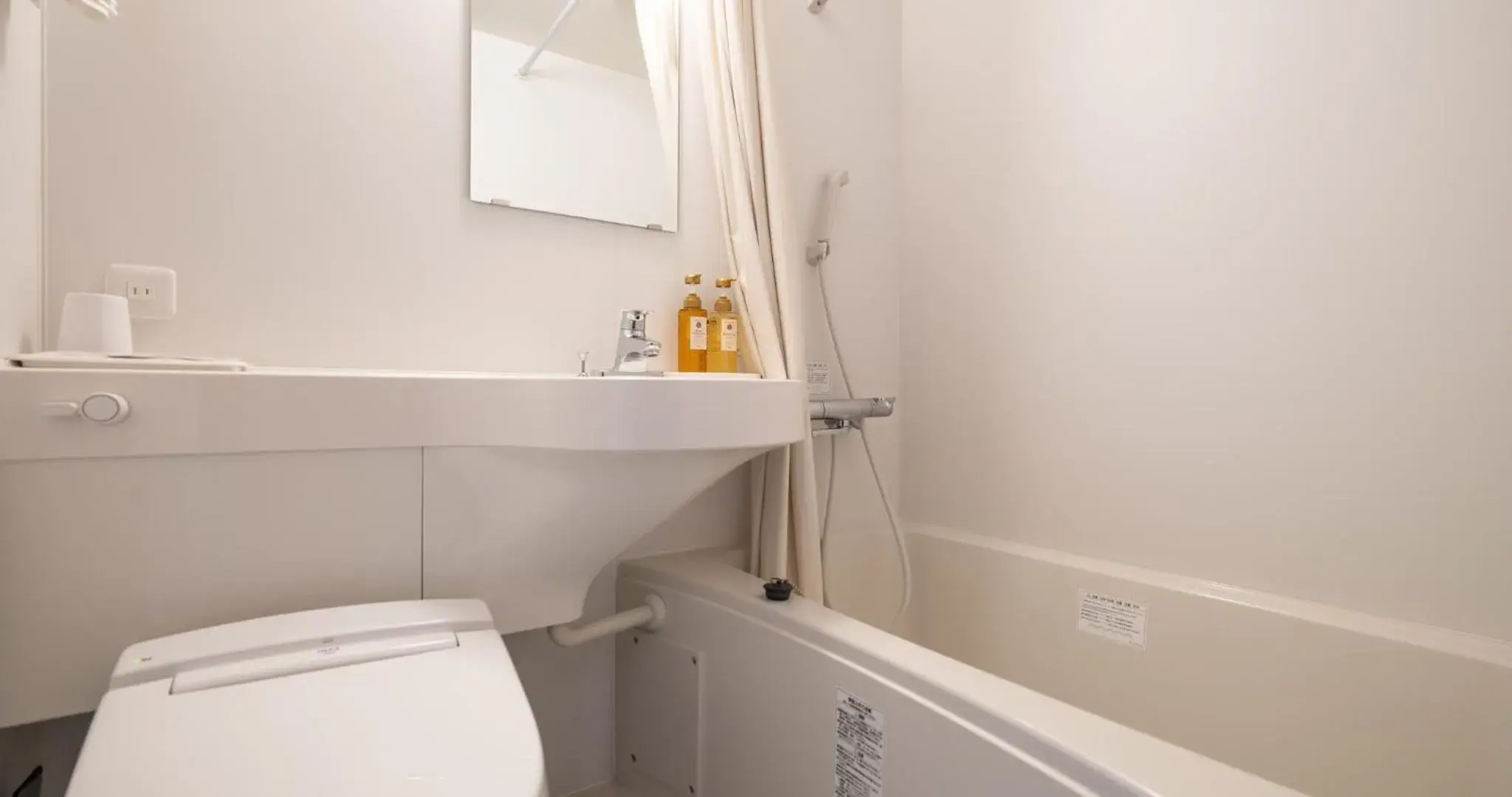 Twin Room with Sea View in Hotel SEASONS NICHINAN Twin Room with Sea View in Hotel SEASONS NICHINAN