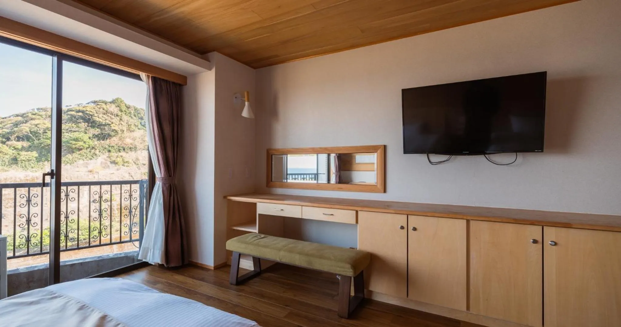 Photo of the whole room, Bed in Hotel SEASONS NICHINAN