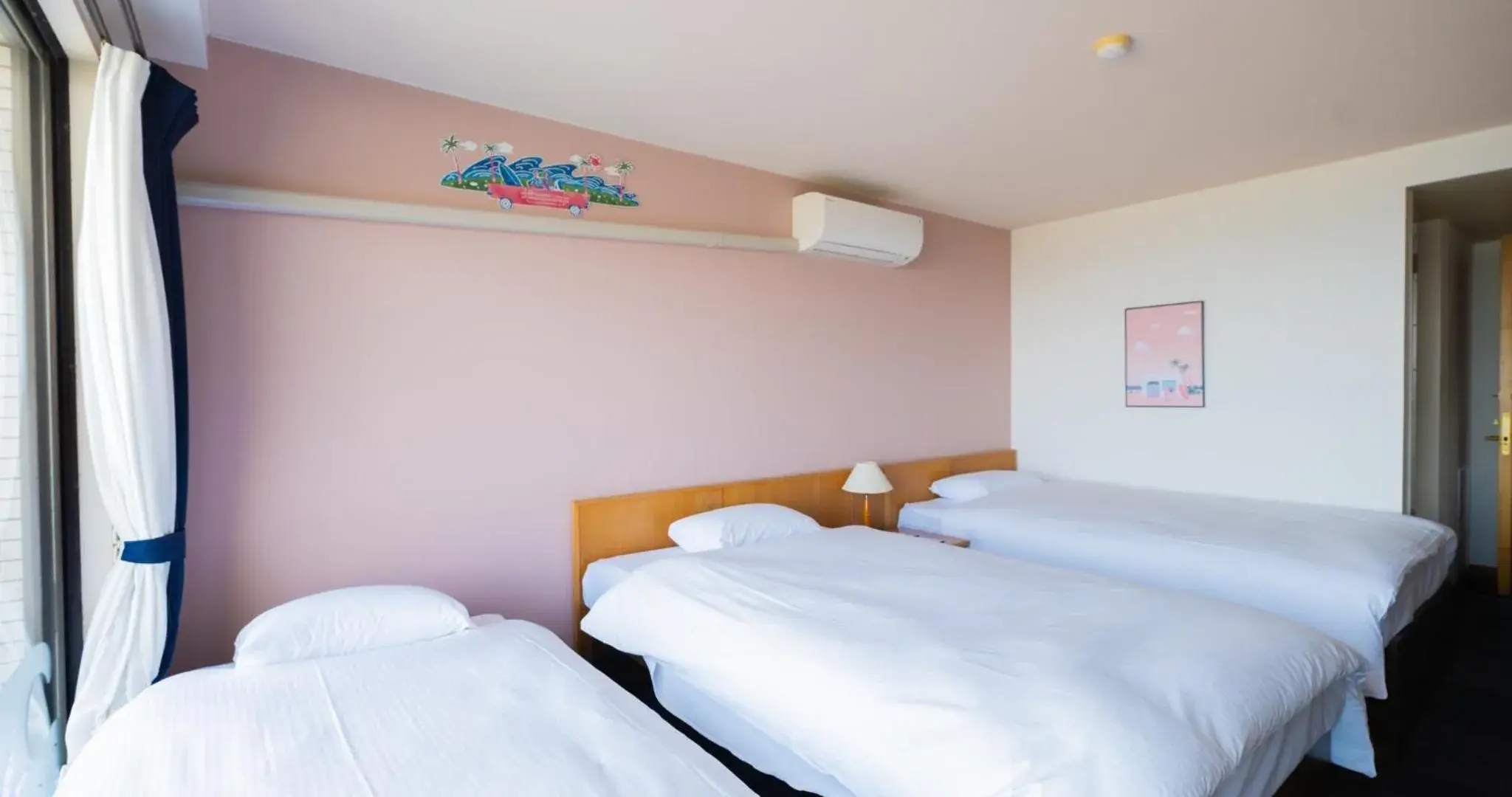 Standard Triple Room with Sea View in Hotel SEASONS NICHINAN Standard Triple Room with Sea View in Hotel SEASONS NICHINAN