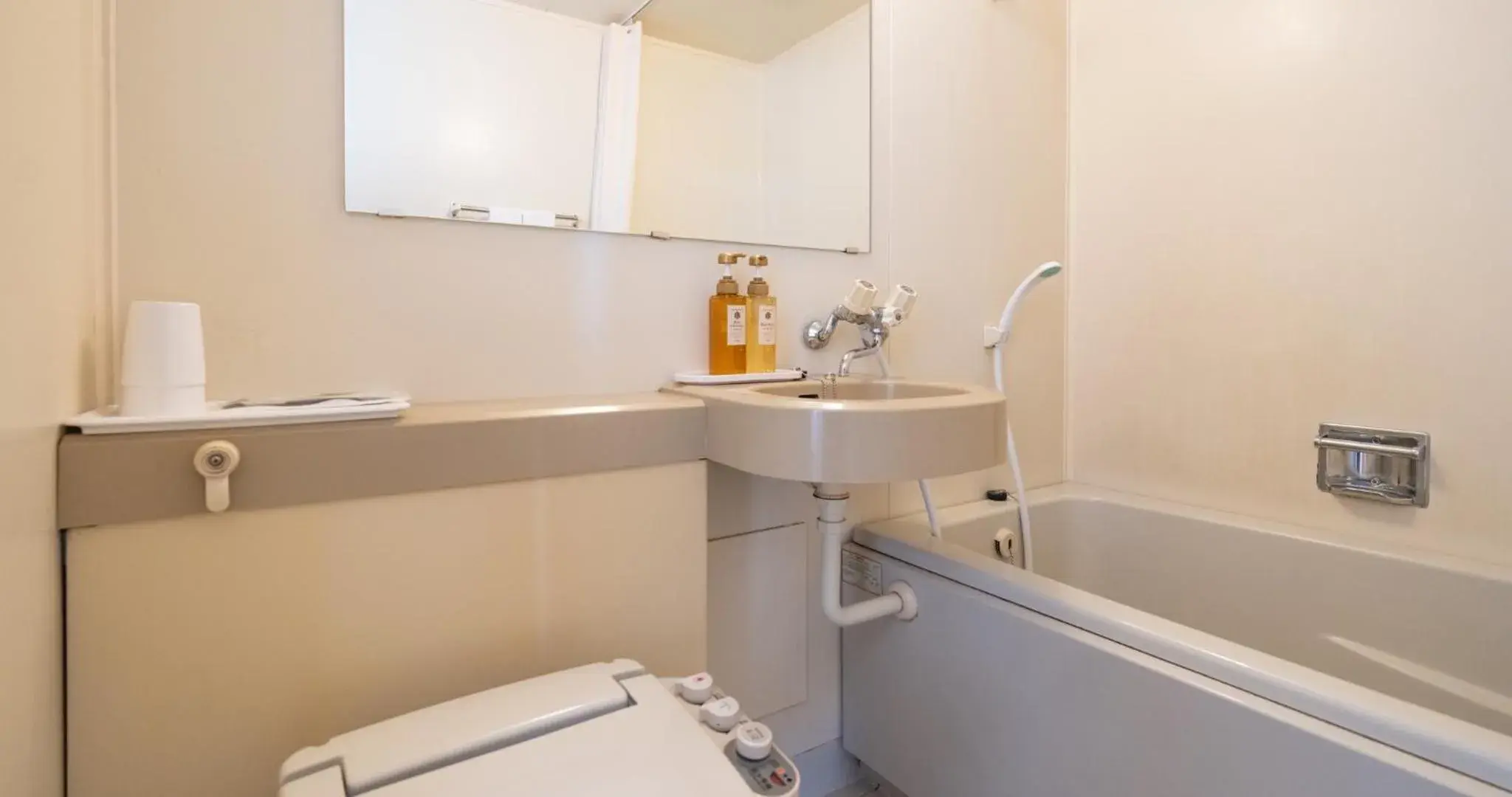 Small Double Room in Hotel SEASONS NICHINAN Small Double Room in Hotel SEASONS NICHINAN