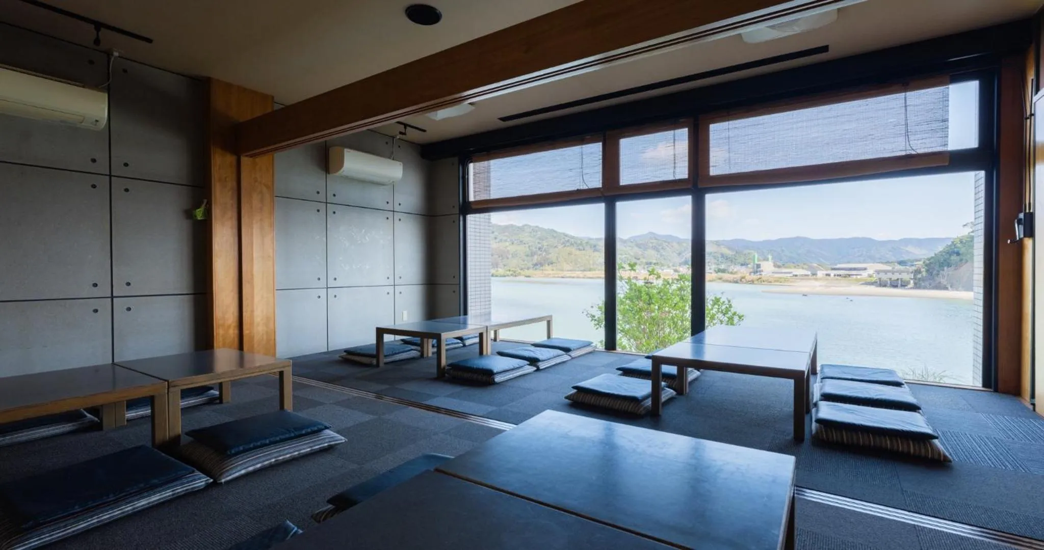 Restaurant/places to eat in Hotel SEASONS NICHINAN