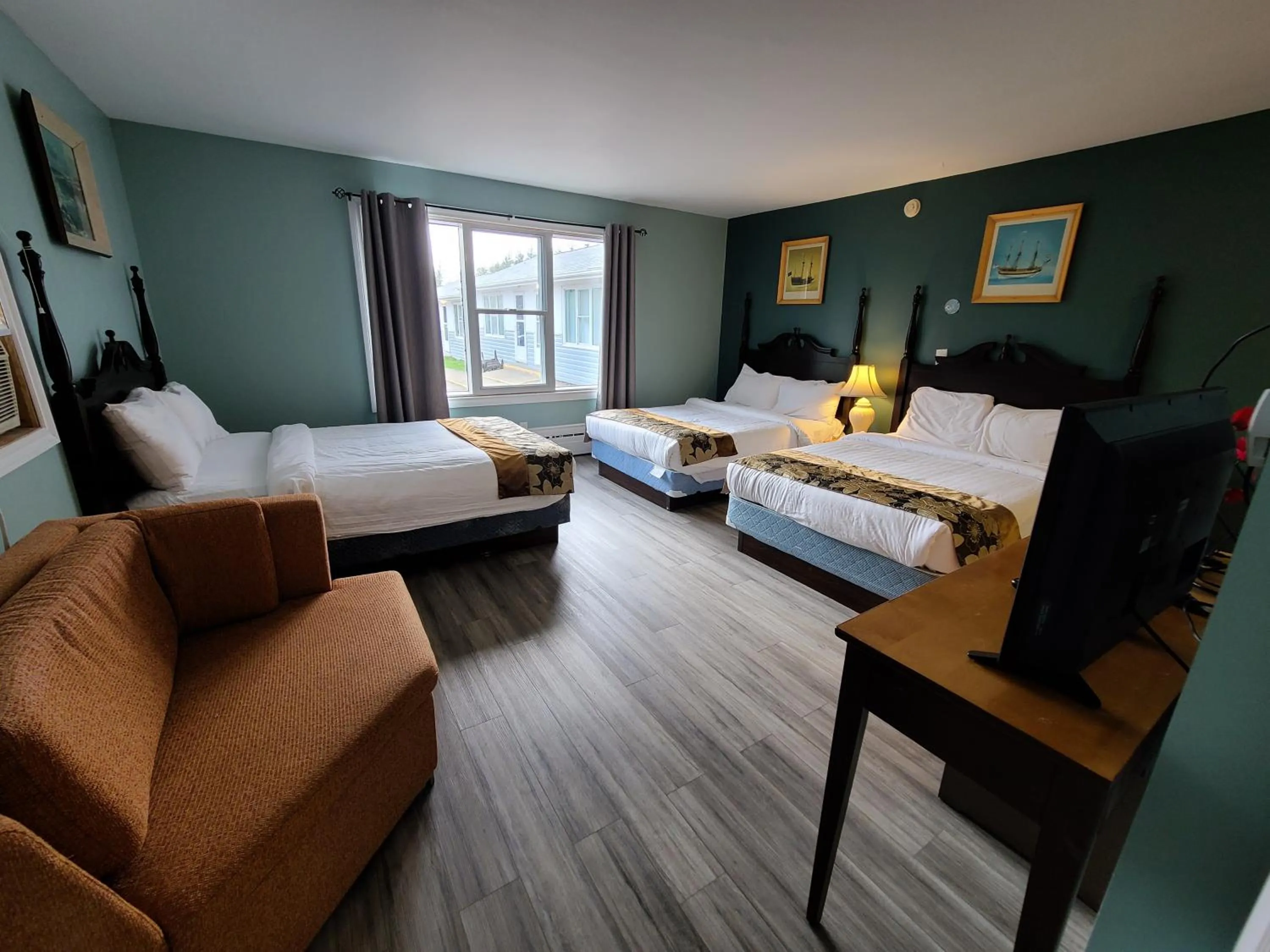 Bed in Highland Motel