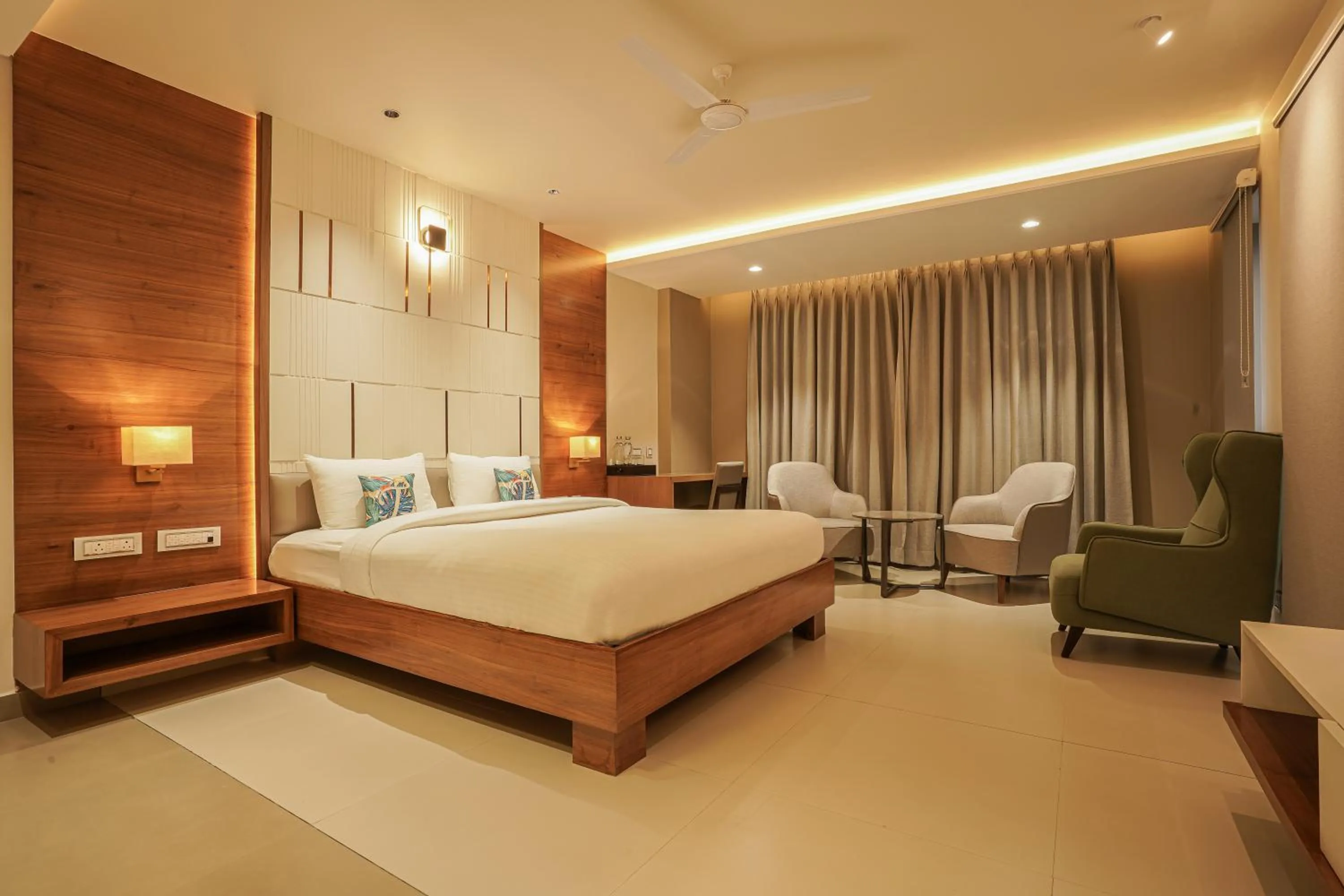 Deluxe King Room - single occupancy in TreeHouse Kambers