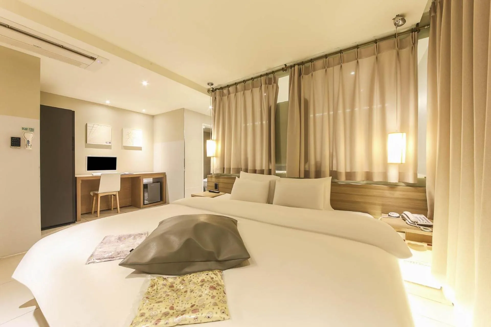 Bed in Hotel Yaja Sasang Terminal