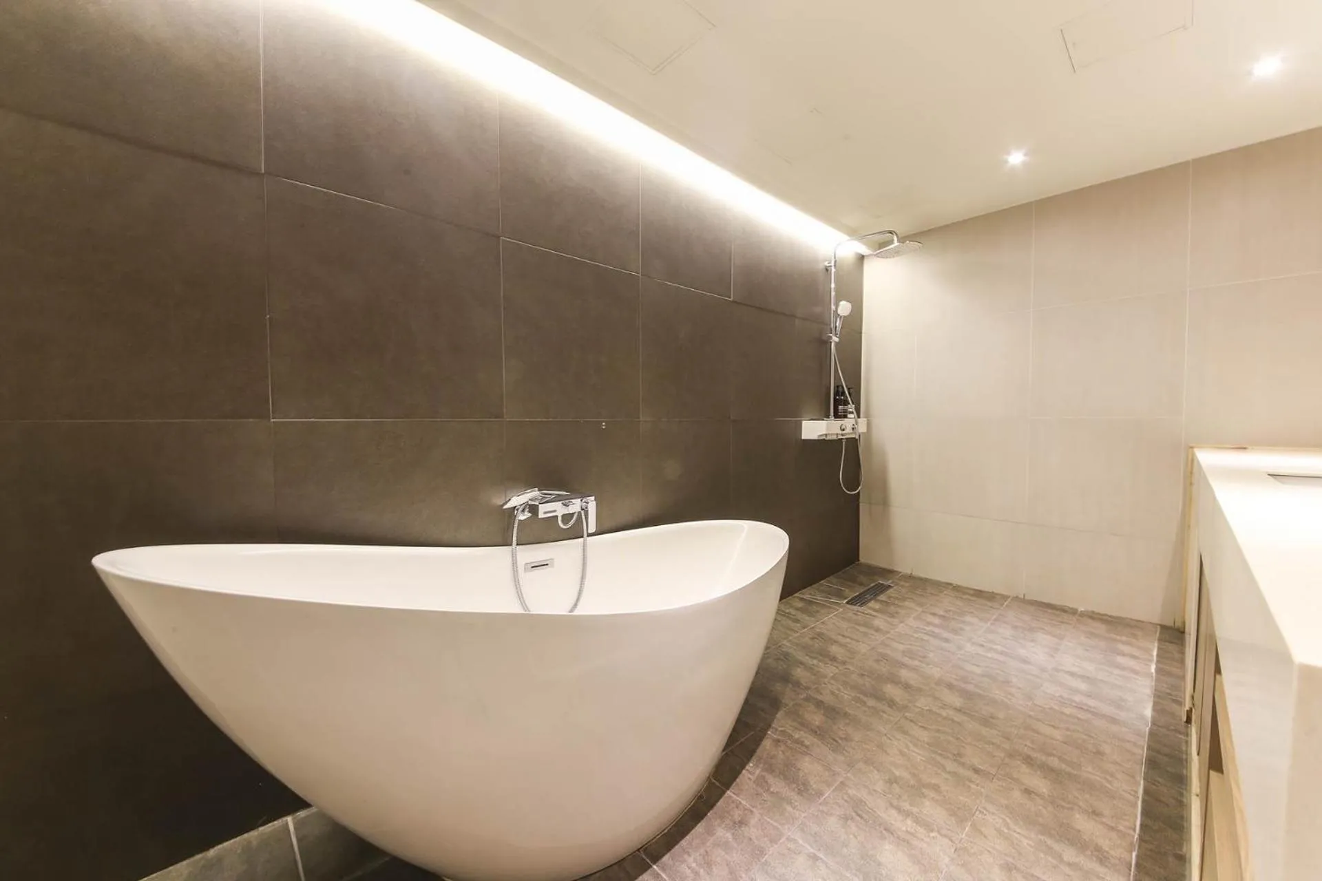 Bath in Hotel Yaja Sasang Terminal
