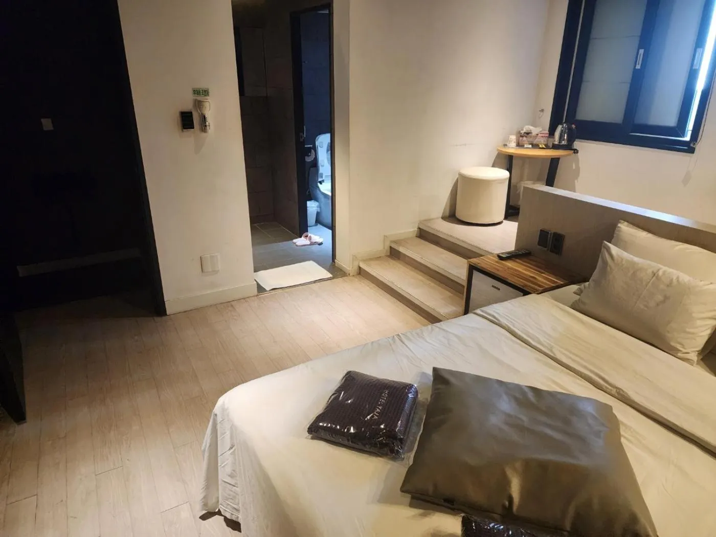 Bedroom, Bed in Hotel Yaja Sasang Terminal