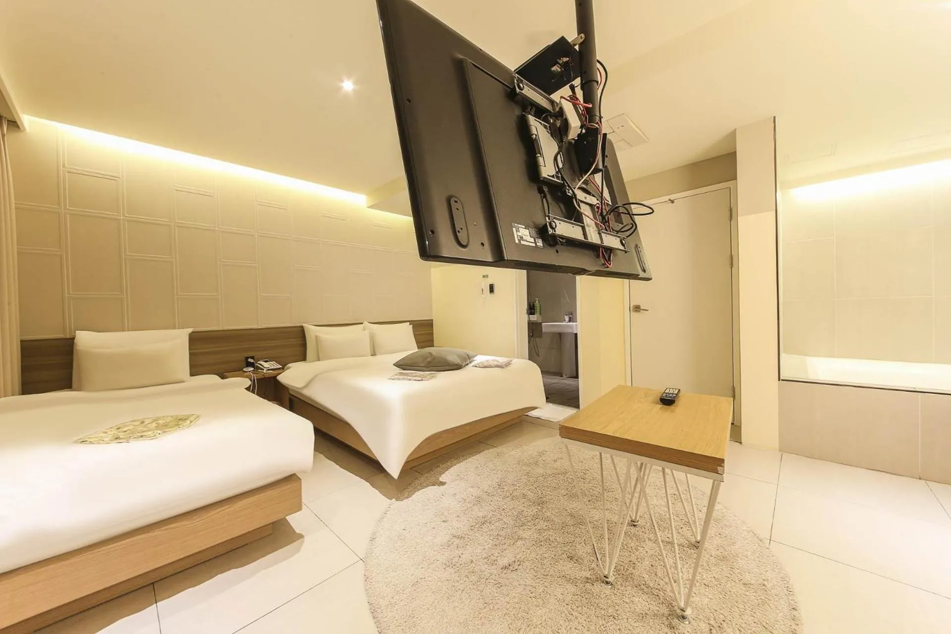 TV and multimedia, Bed in Hotel Yaja Sasang Terminal