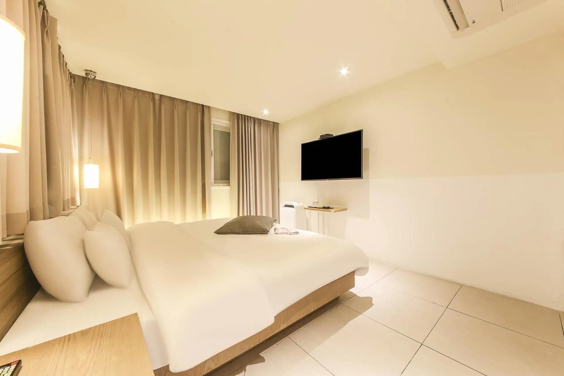 Photo of the whole room, Bed in Hotel Yaja Sasang Terminal