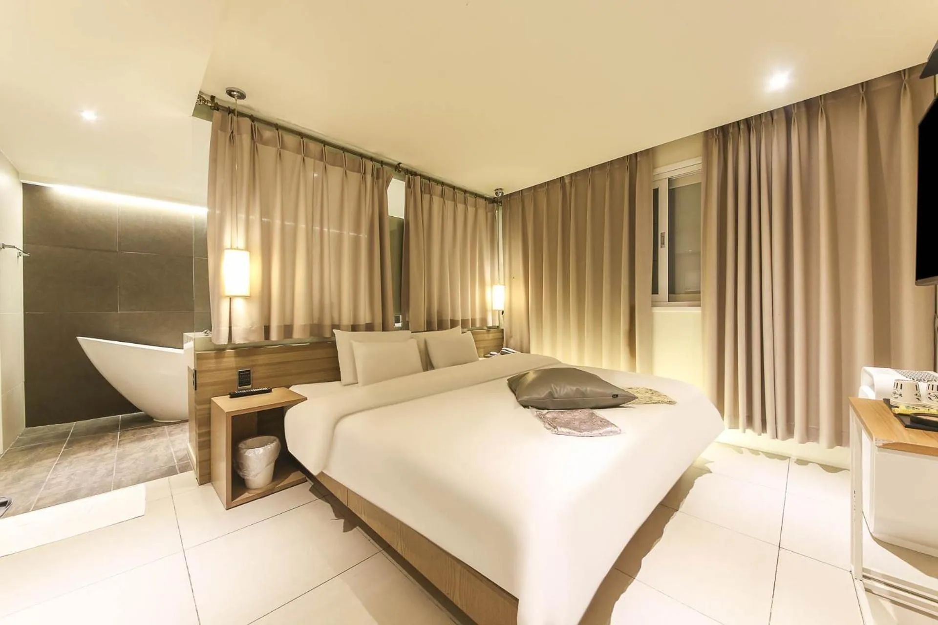 Bed in Hotel Yaja Sasang Terminal