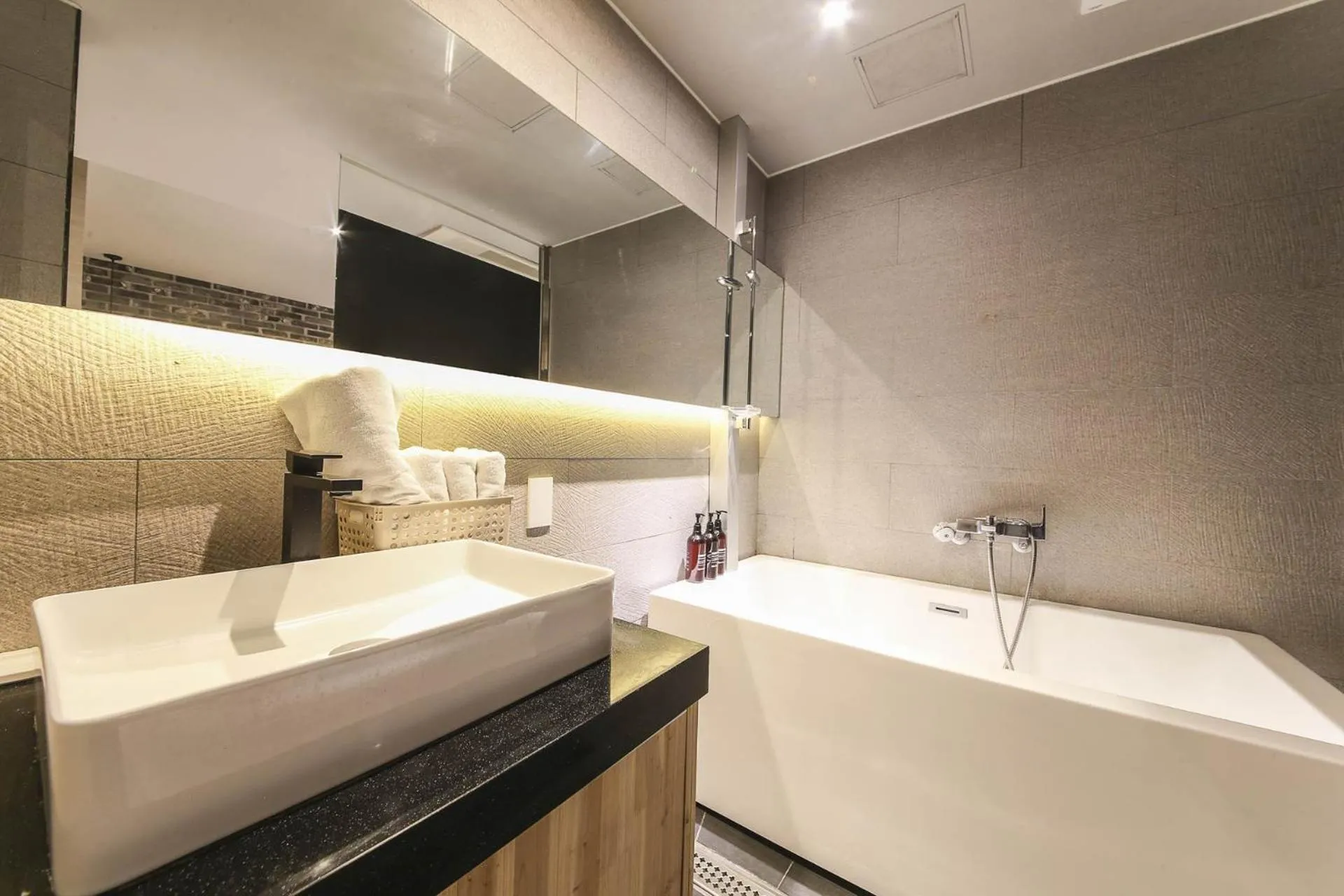 Bath in Hotel Yaja Sasang Terminal