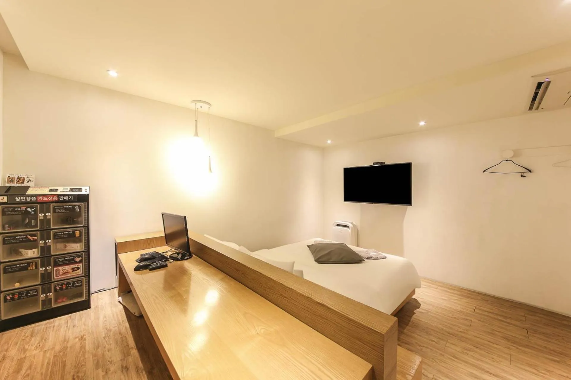 Photo of the whole room, Bed in Hotel Yaja Sasang Terminal