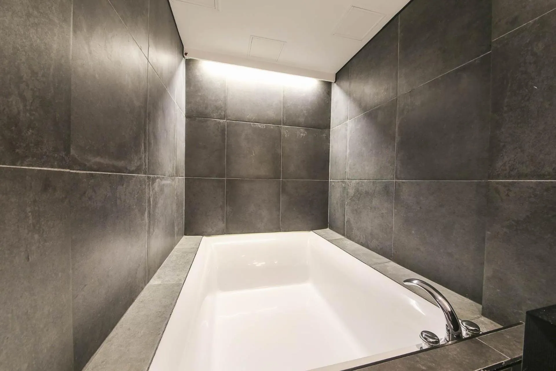 Bath in Hotel Yaja Sasang Terminal