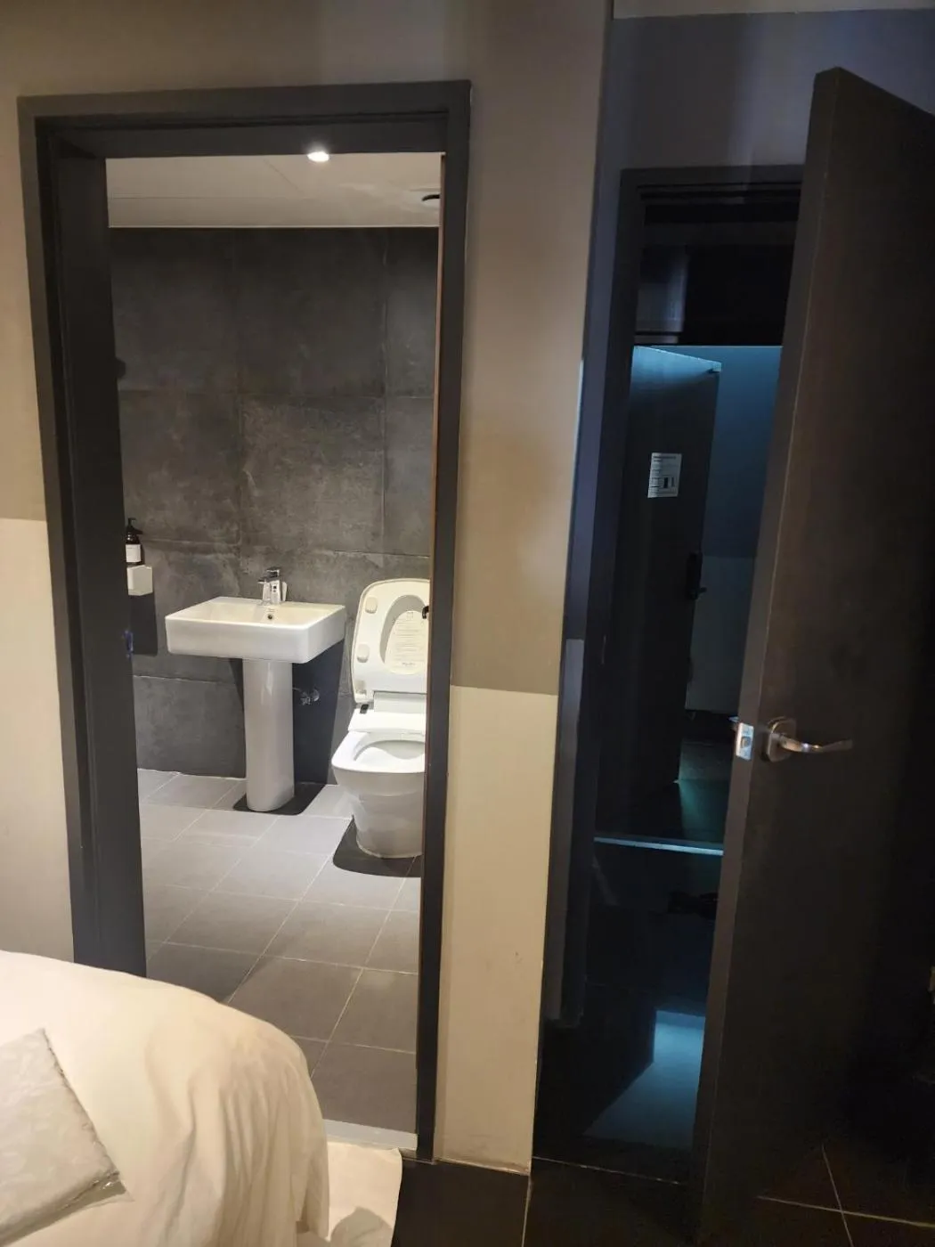 Toilet in Hotel Yaja Sasang Terminal