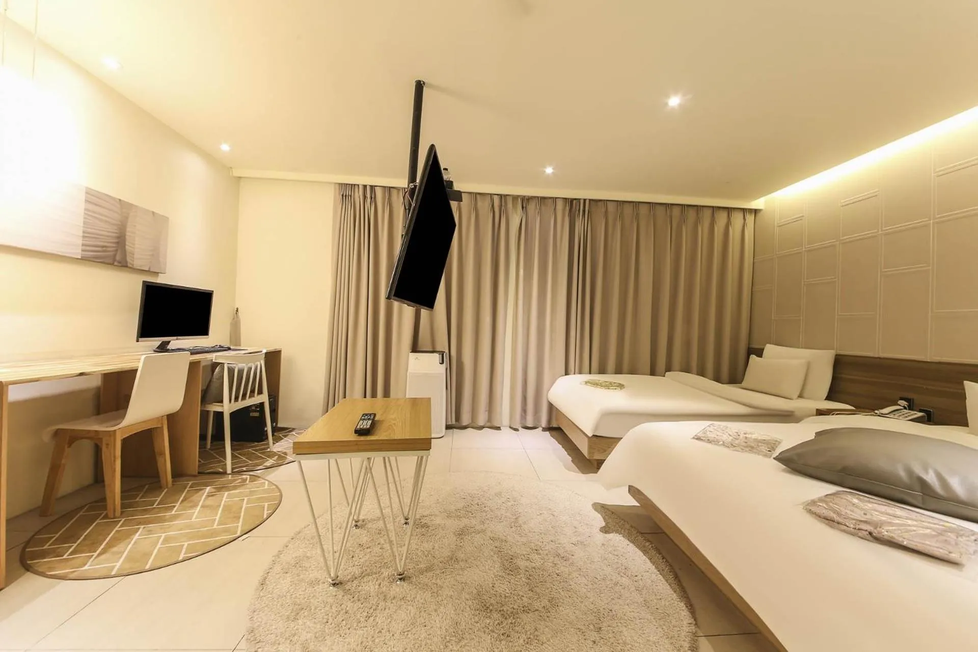 Seating area, Bed in Hotel Yaja Sasang Terminal