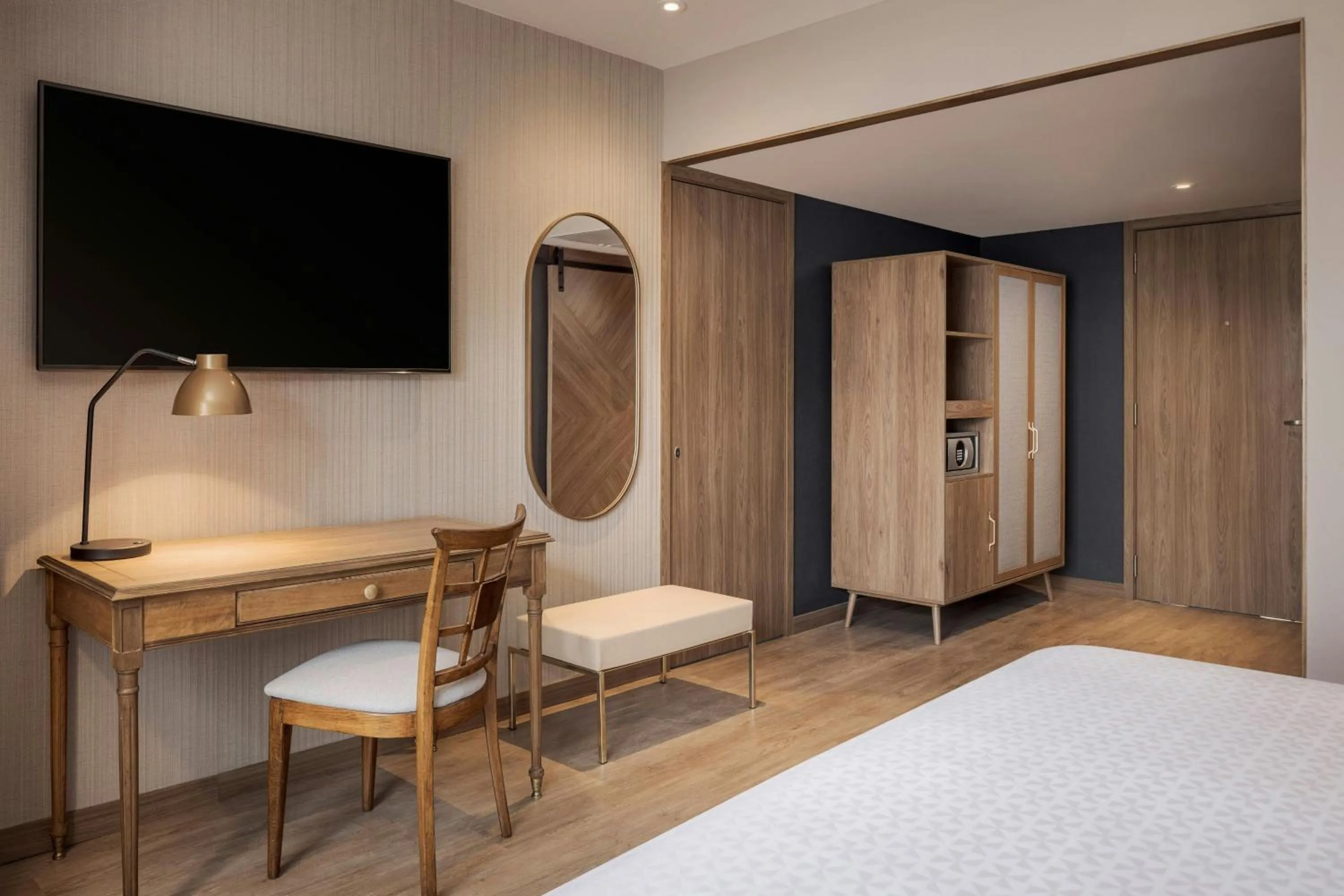 Photo of the whole room, Bed in Four Points by Sheraton Tequendama, Bogota