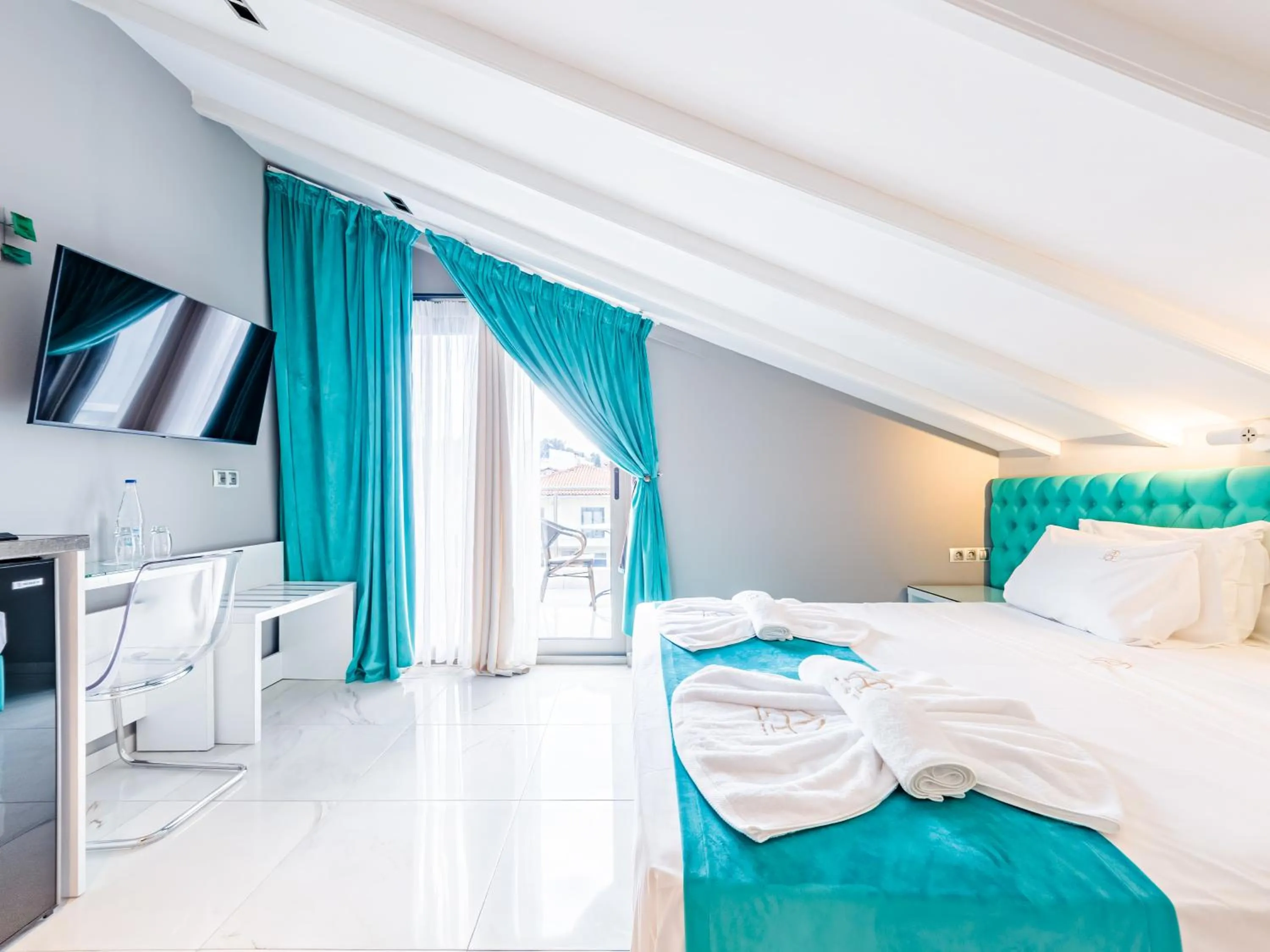 Bedroom, Bed in Alpha Luxury Suites