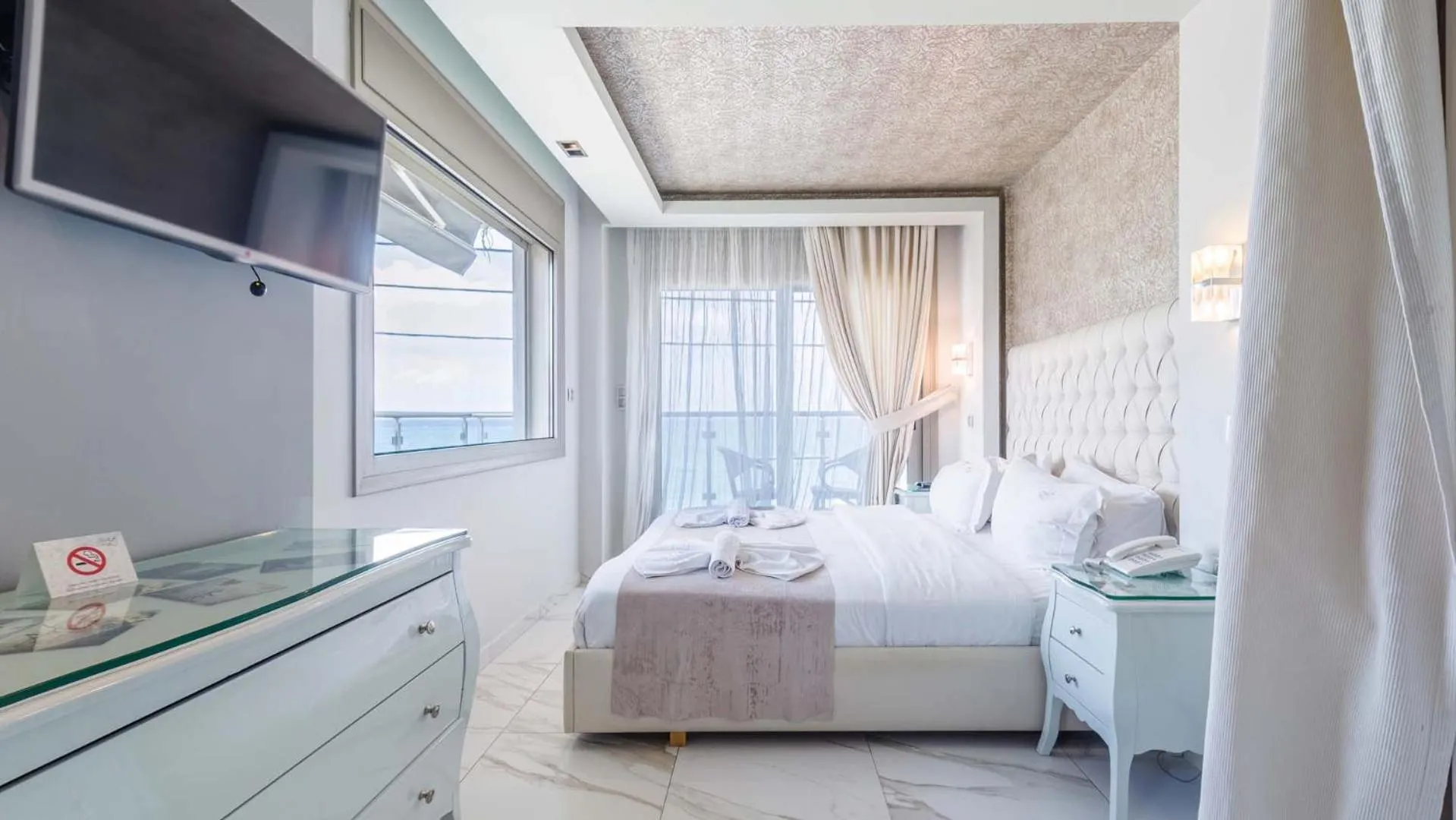 Bedroom, Bed in Alpha Luxury Suites