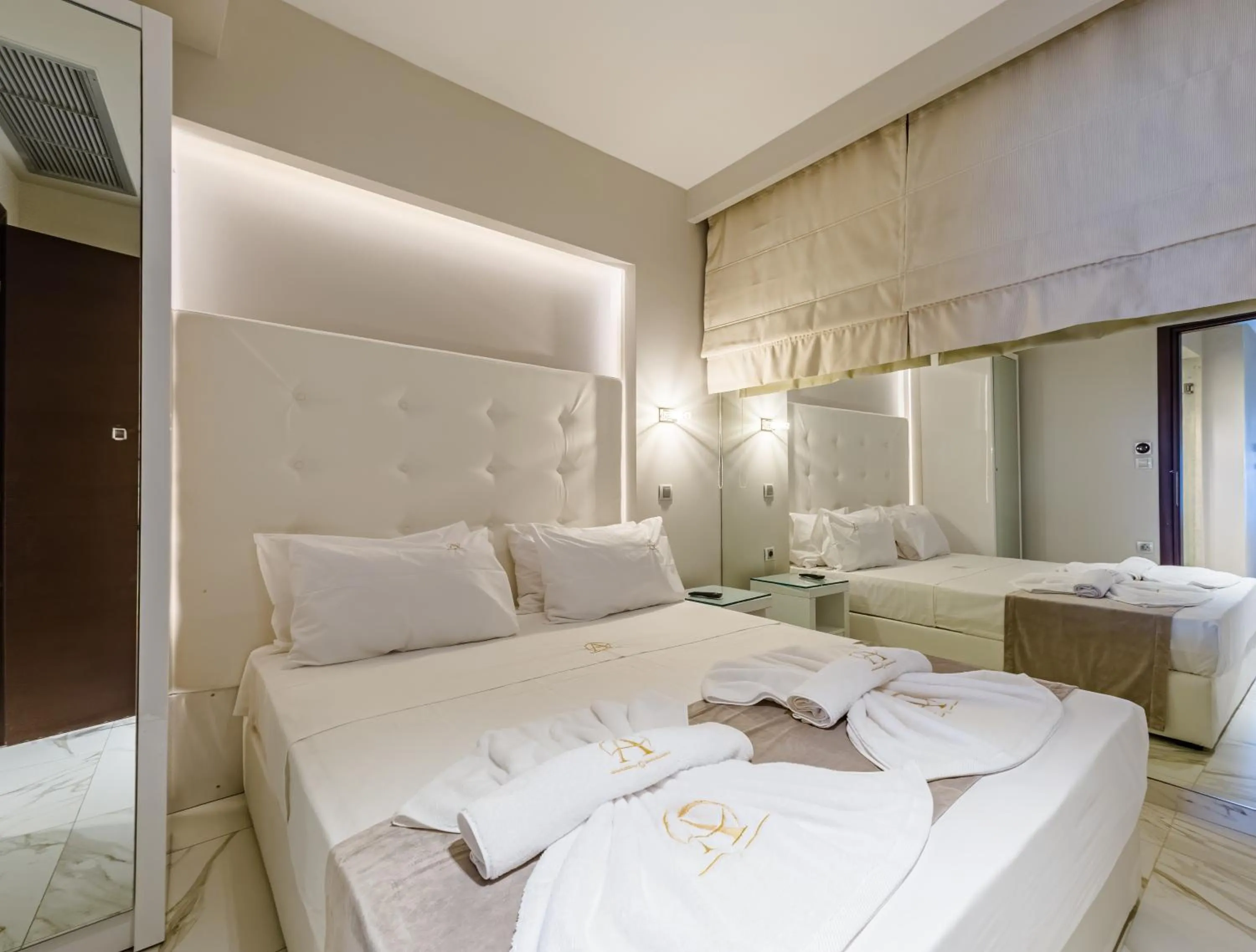 Bathroom, Bed in Alpha Luxury Suites